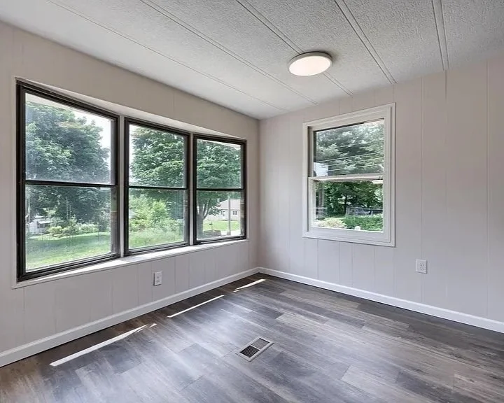 black window bays.jpg