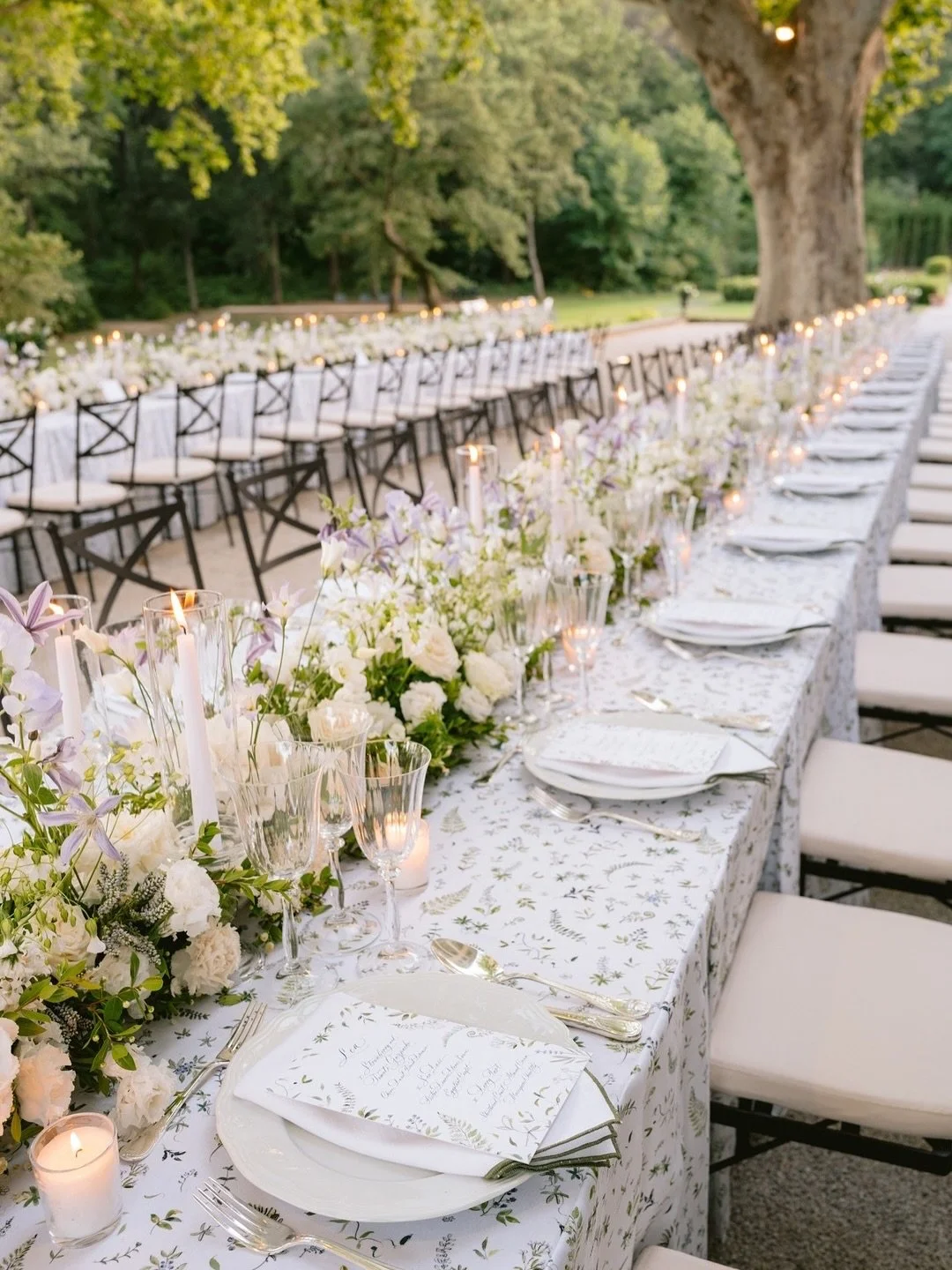 The cornerstone of the design for L&amp;T&rsquo;s wedding was the charming hand drawn illustration from @kirby_x_art. The motif was a main element of the couple&rsquo;s invitaiton suite, and we knew it needed to be worked into the rest of the decor p