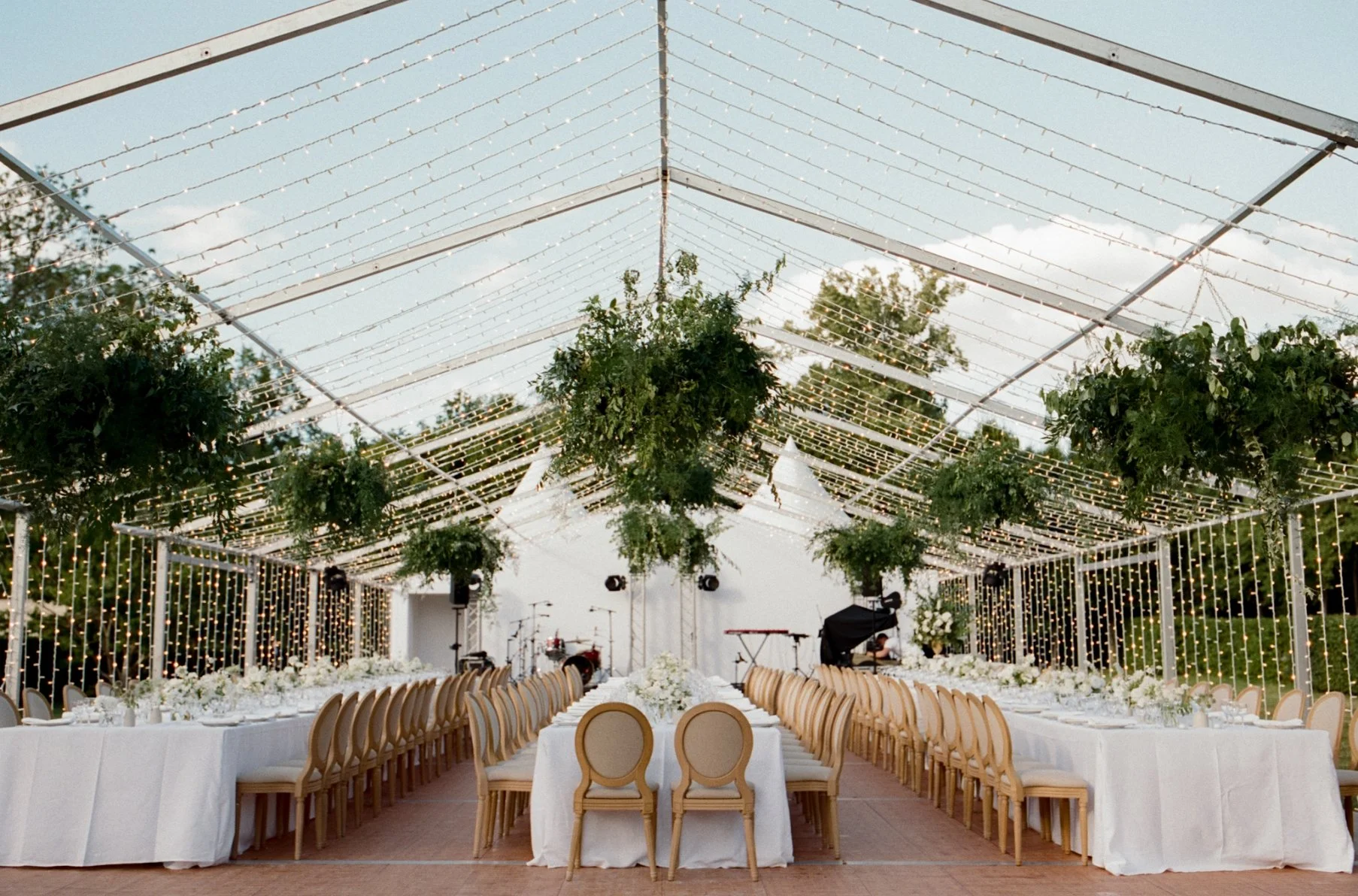 long-tables-outdoor-wedding-reception.jpg