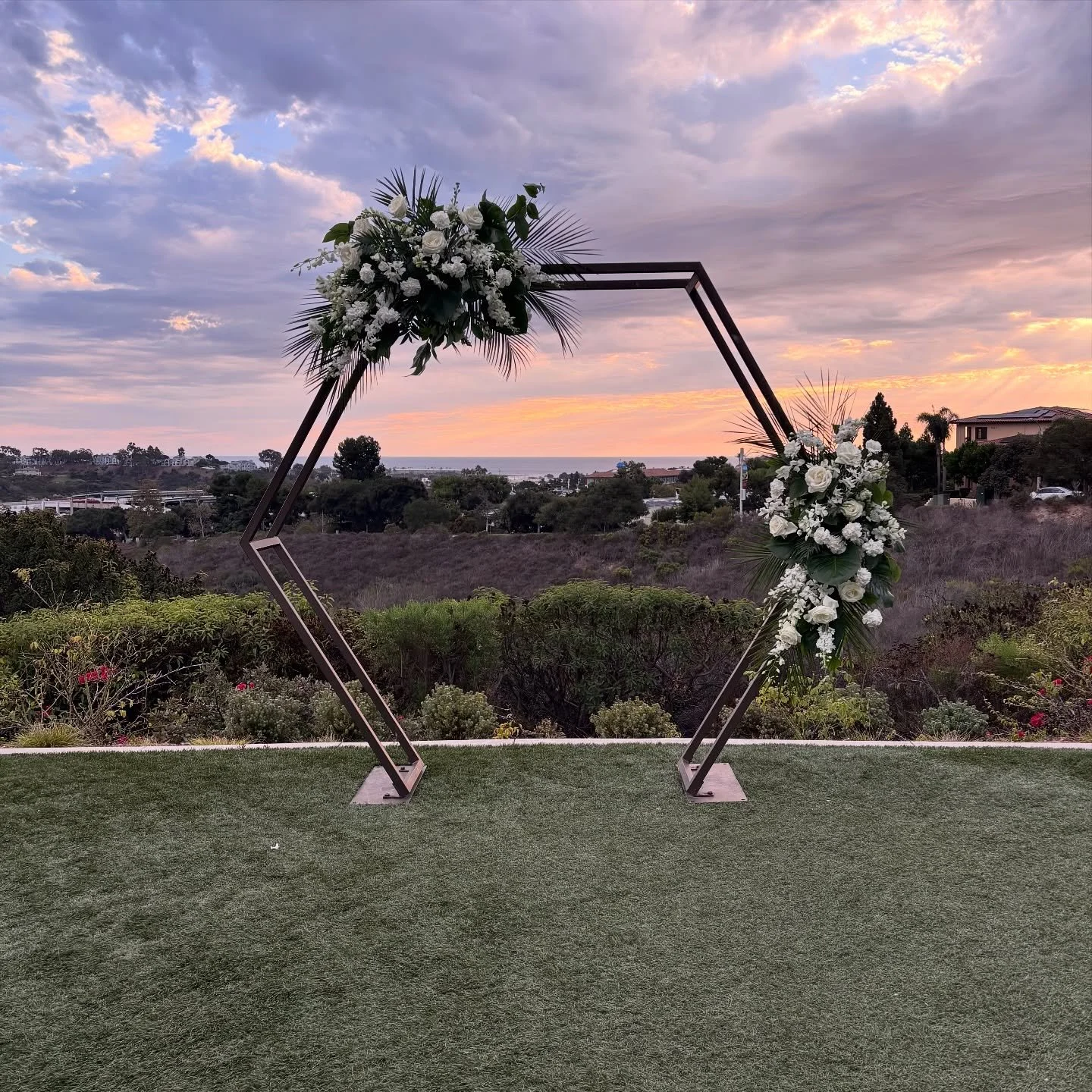 No filter necessary for this amazing night @weddingsatthecrossings whites and tropical designs with candle glow. Simple and elegant