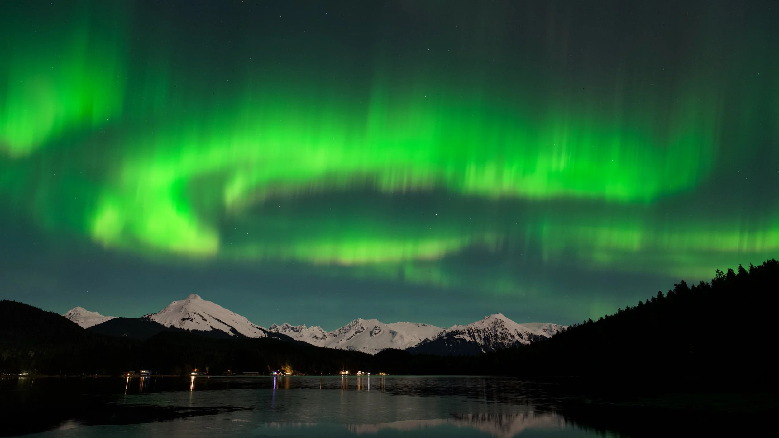 Auke Lake Aurora 16x9 Z62_4852_resize.jpg