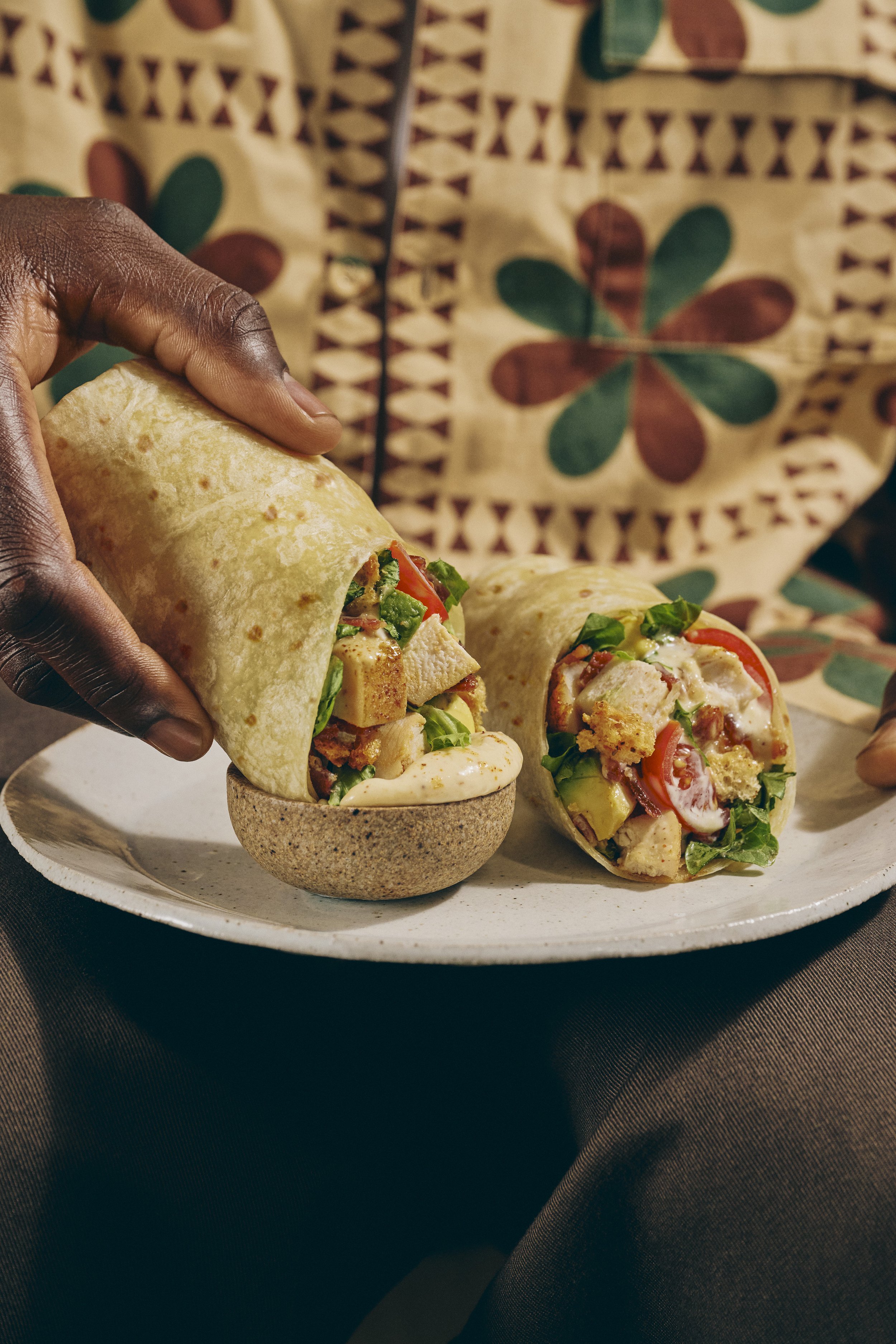 260407_SWEETGREEN_WRAPS_PEDENMUNK_08_CALI_CHICKEN_CLUB_GIF_0522_v2_QC_R300.jpg