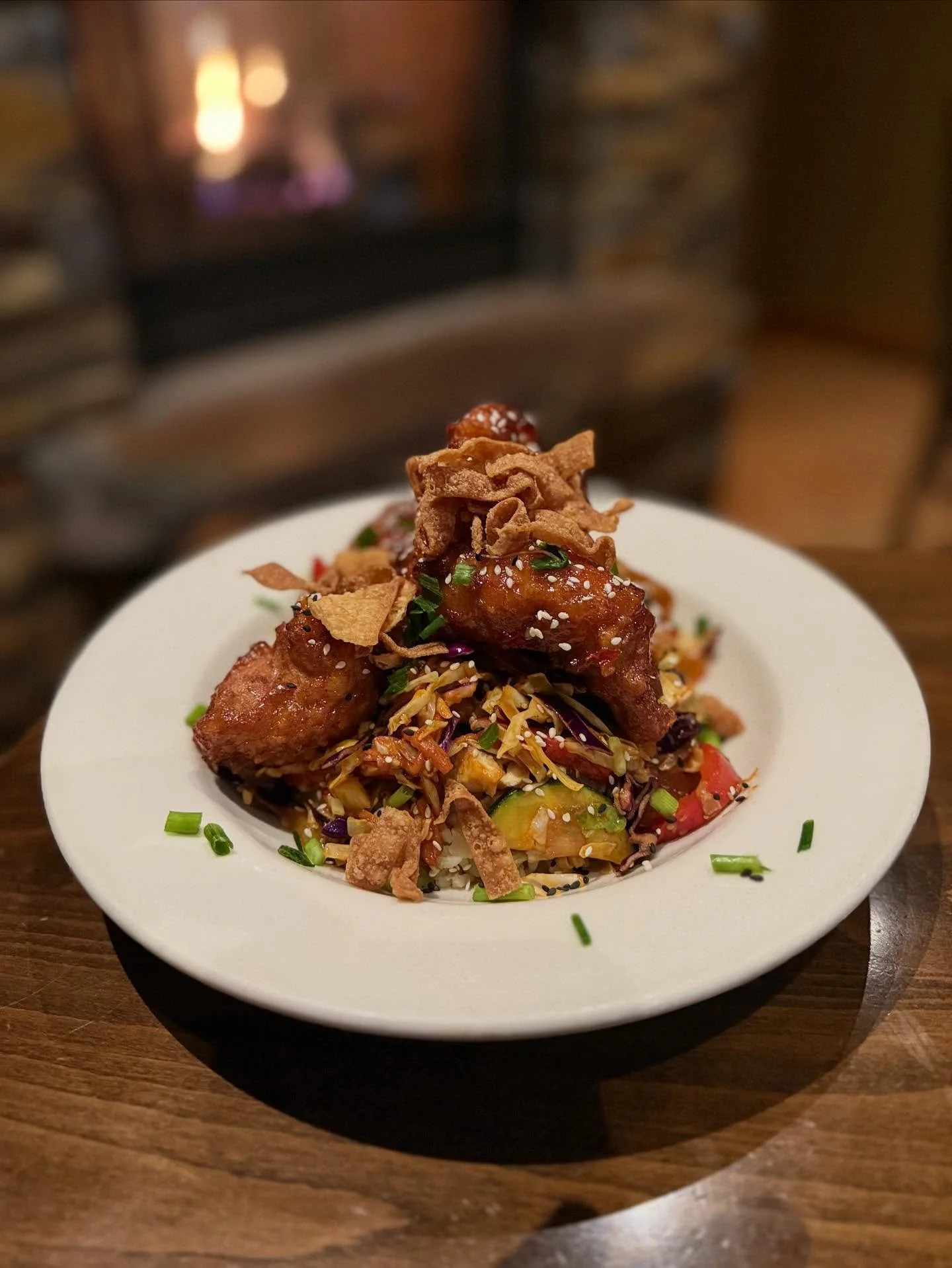 Our Sunday night dinner special is the Sweet Chili Chicken Rice Bowl. Come in and warm up by the fire! 
Cheers 🍻