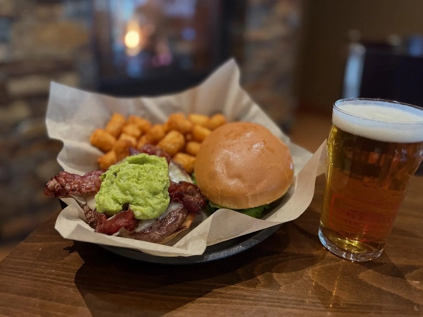 Happy Friday! Come down and finish the week off with our new Bacon Guacamole lunch special 🥓🥑🤤
Cheers! 🍻