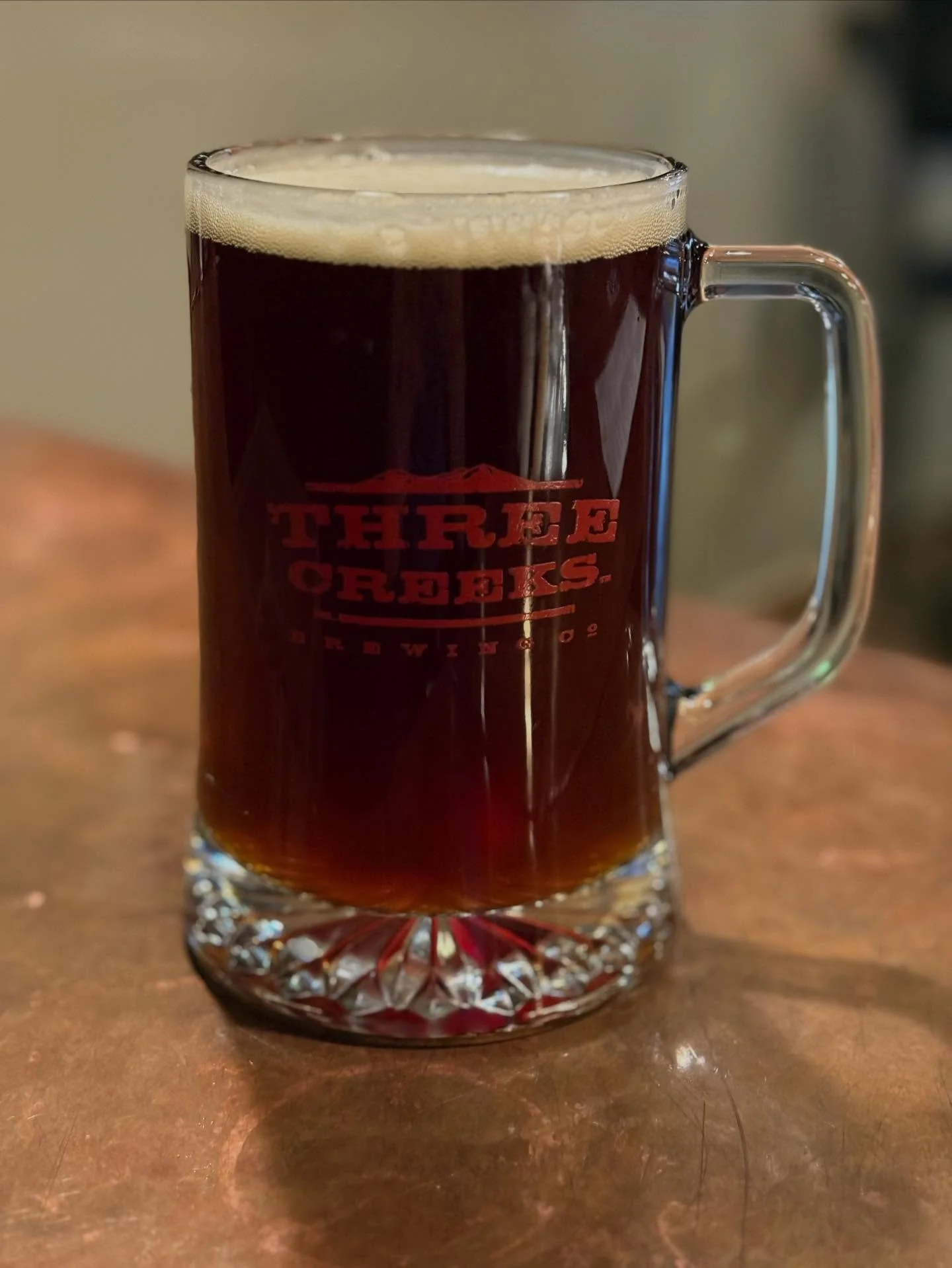 Firestorm Red is back on tap! A long time favorite, this ruby hued, well balanced beer is brewed in honor of our &ldquo;Soot-Blackened Heroes&rdquo; 👨🏻&zwj;🚒
Come give it a taste!
Cheers 🍻