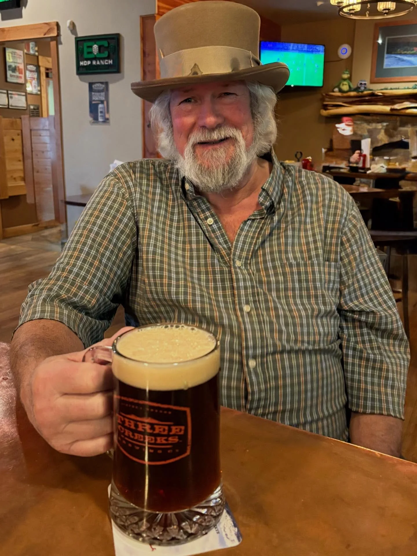 McKay&rsquo;s Scottish Ale is back on tap! 🏴󠁧󠁢󠁳󠁣󠁴󠁿

Named for long time local and beloved regular Don McKay, this malty treat won a silver medal at the 2018 World Beer cup. 

Come get it while it lasts!

Cheers 🍻