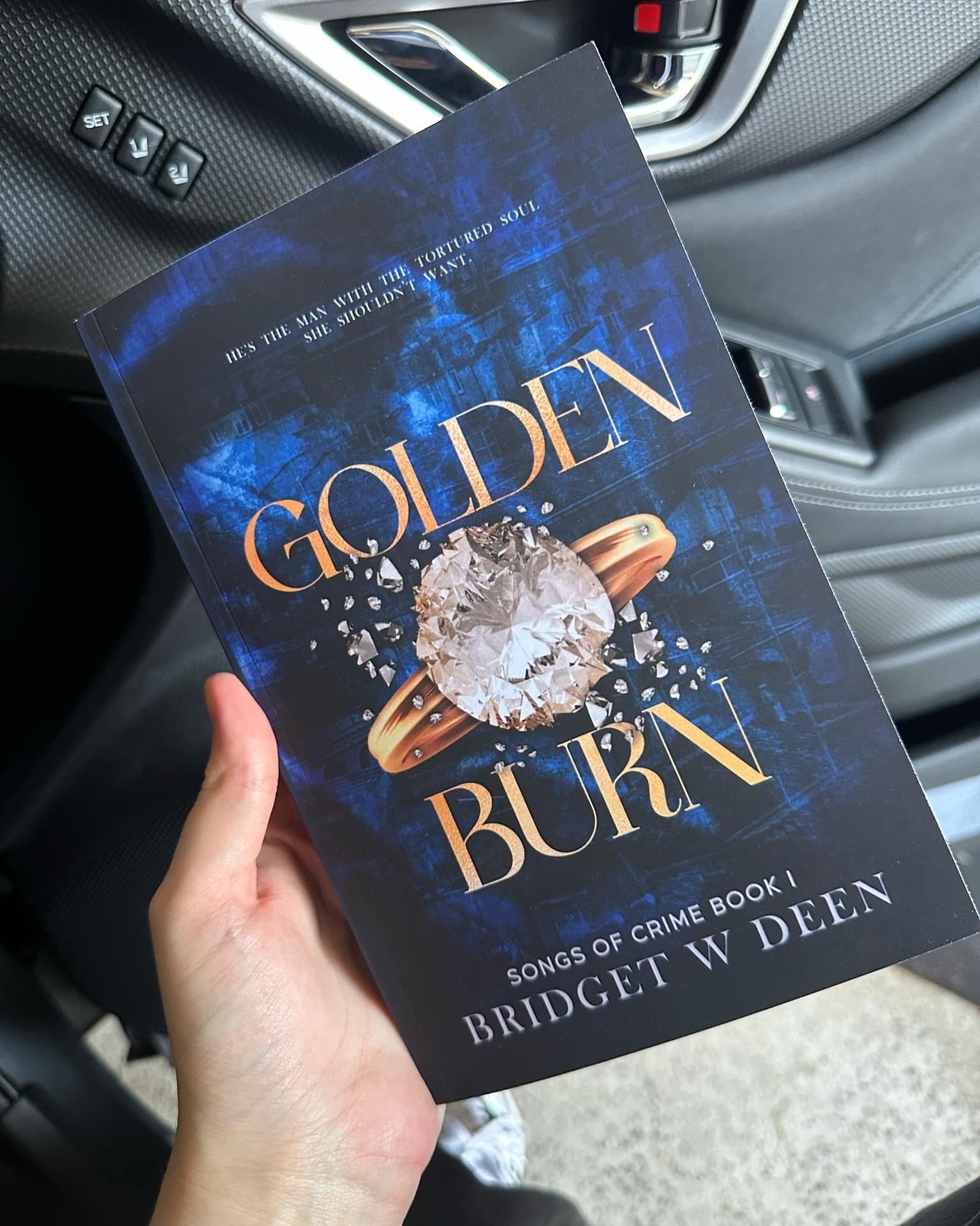 It&rsquo;s been one week since Golden Burn came out! And what an amazing week it&rsquo;s been! Seeing people holding physical copies of the book is just insane 🤯

Thank you to everyone who&rsquo;s read/downloaded/purchased Golden Burn this week! (Ex