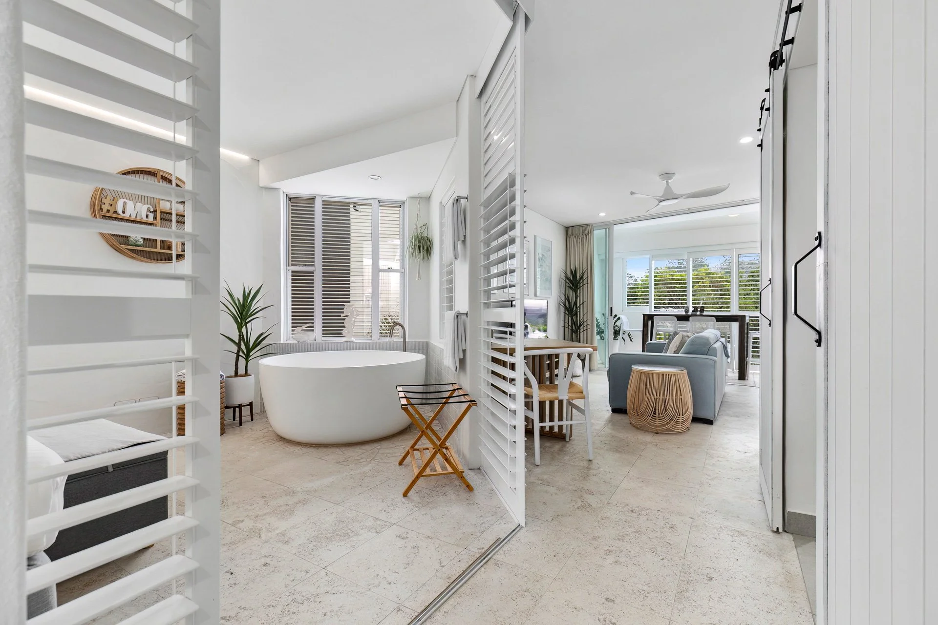 003_Open2view_ID812208-402_16_Noosa_Drive.jpg