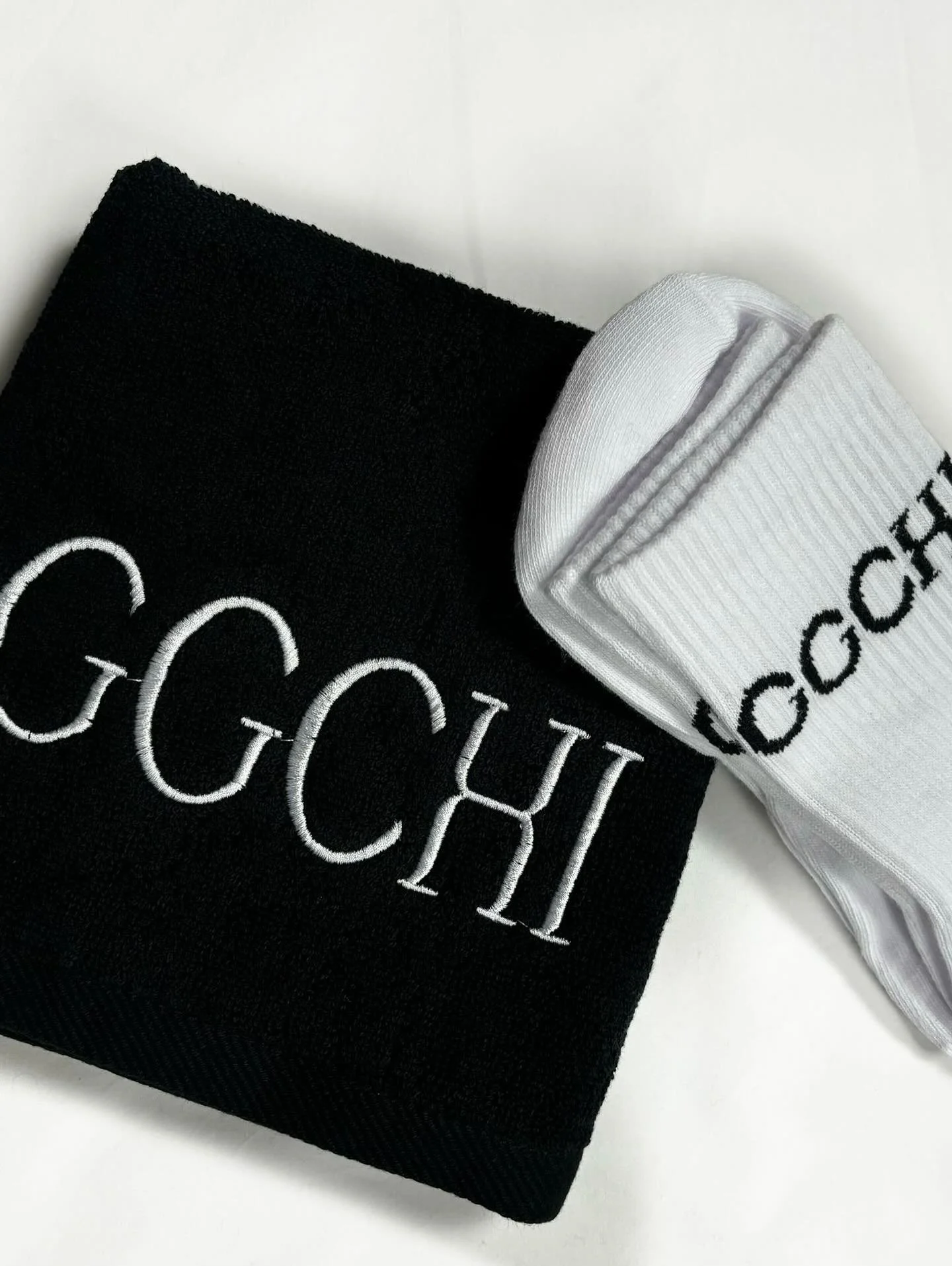 Your essentials, upgraded.
The GGCHI socks and sweat towel are a must-have 🤍
Socks available in white, grey, navy and black at GGCHI.co.uk