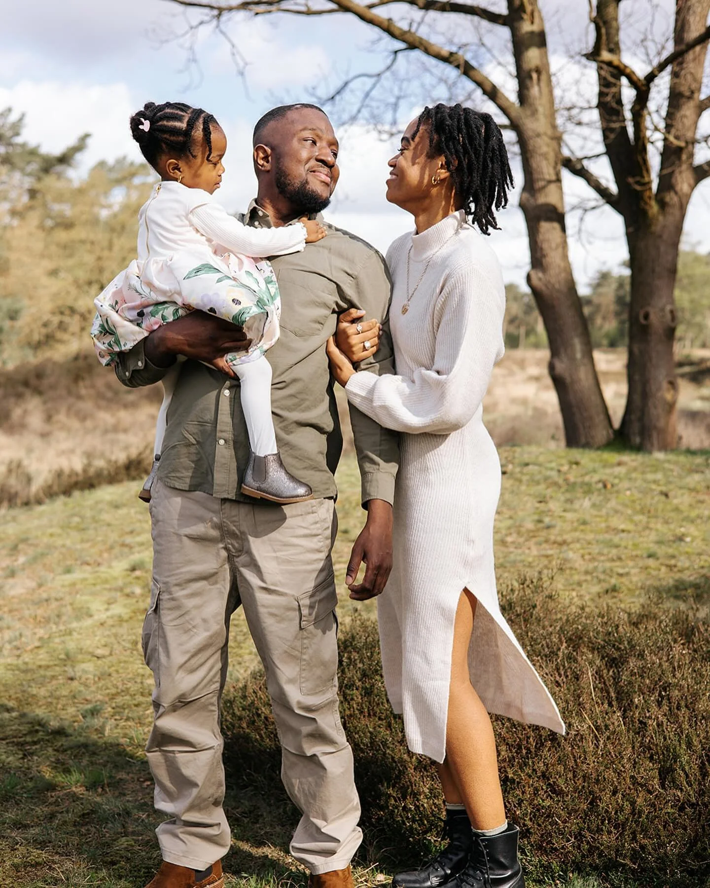 Paar weken geleden een familie fotoshoot gedaan met mijn klein maar fijn gezinnetje😍. De foto&rsquo;s zijn ontzettend leuk geworden. Voelde heel anders om zelf voor de camera te staan in plaats van erachter.

Dankjewel @yaraphotography_weddings voor