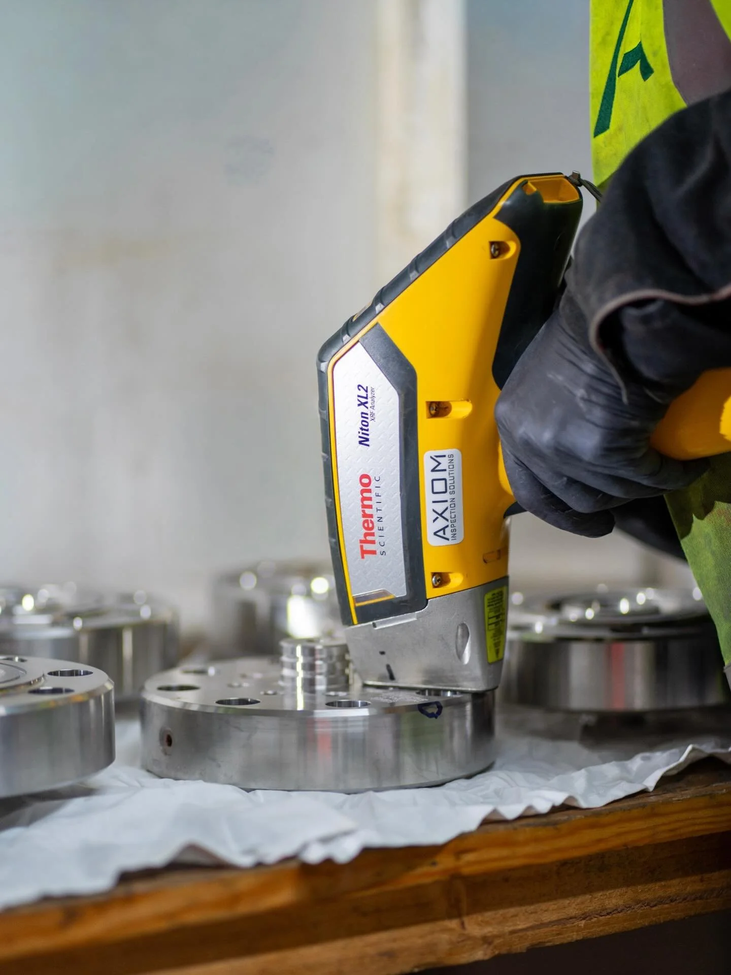 Material mix-ups can happen more easily than expected, especially during repairs, modifications or when documentation is incomplete.

Positive Material Identification (PMI) allows us to quickly verify the alloy composition of metals, helping to confi