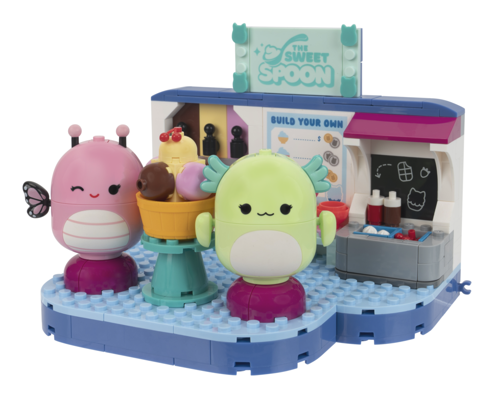 Squishmallows BLDR Frozen Yoghurt Fun Building Set Built.png