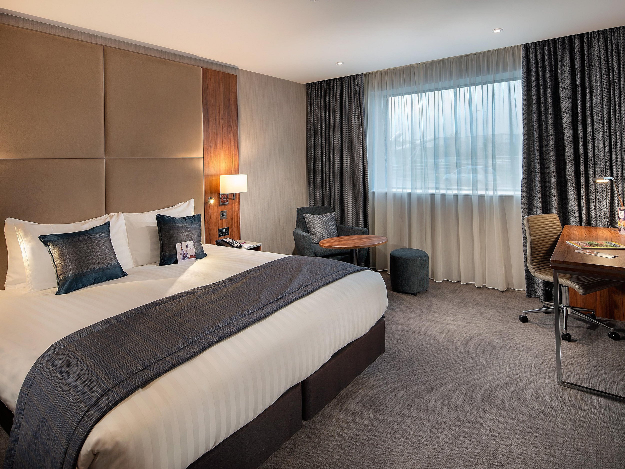 crowne-plaza-hounslow-5714858638-4x3.jpeg
