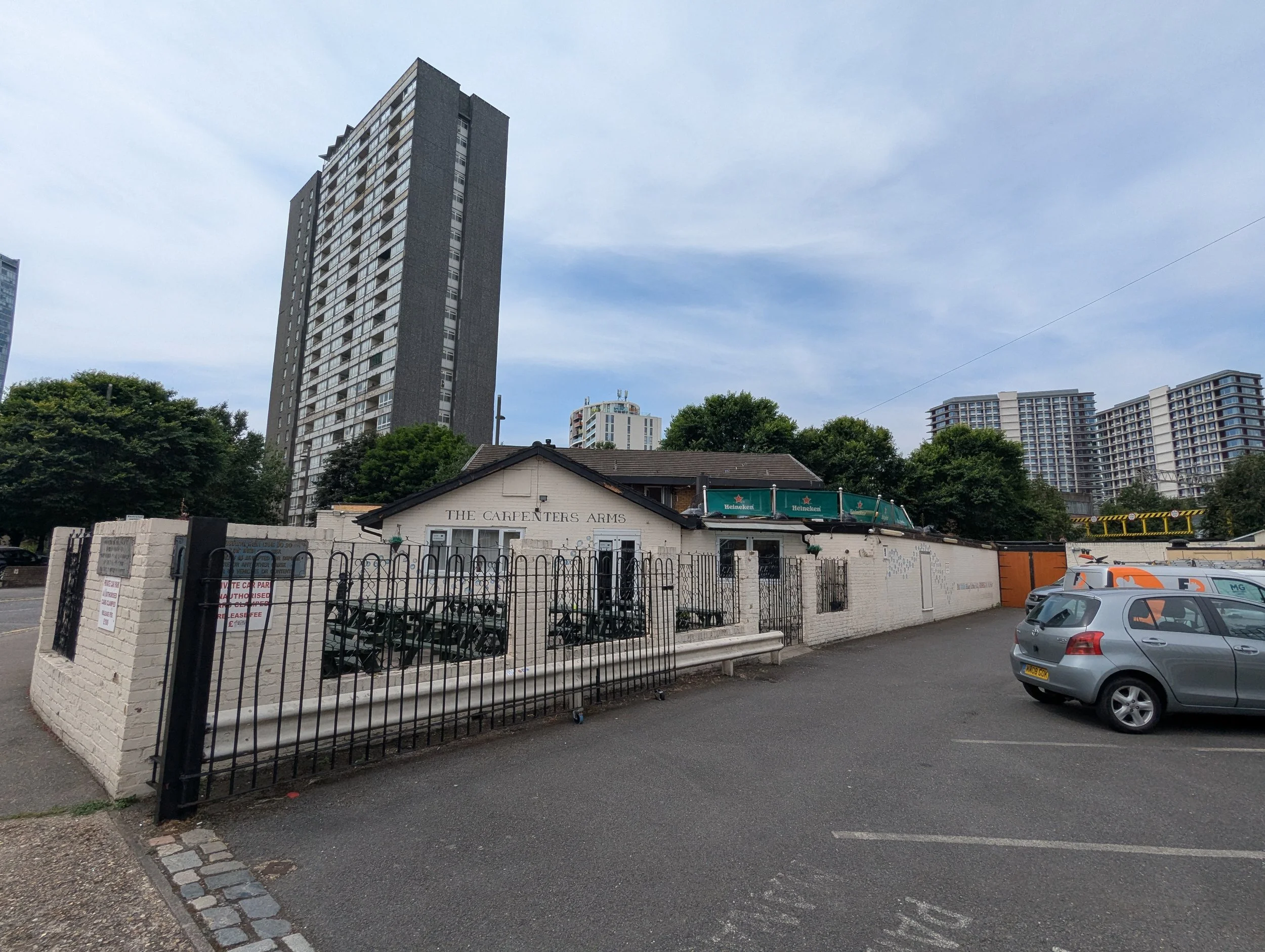 Carpenters Arms pub.jpg