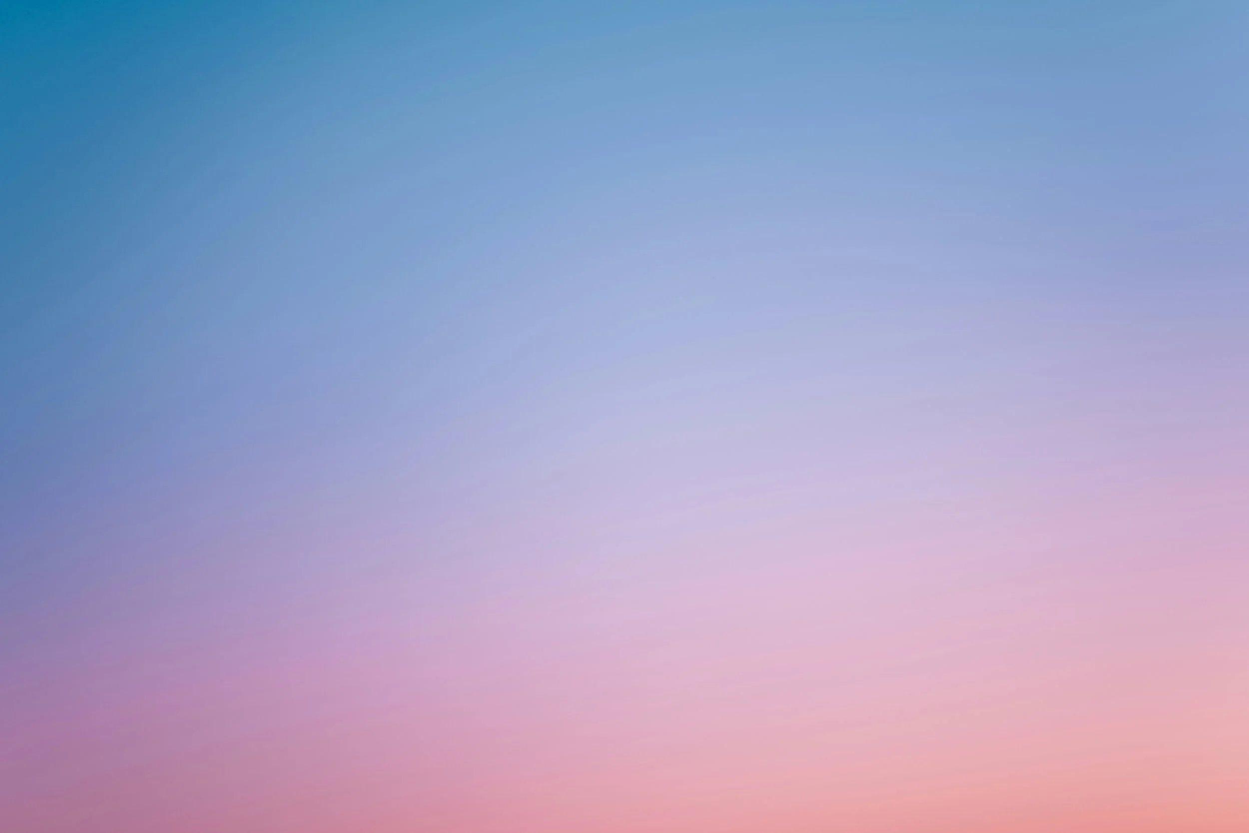 Un dégradé de couleurs pastel, allant du bleu clair au rose et violet, évoquant un ciel au coucher ou lever du soleil.