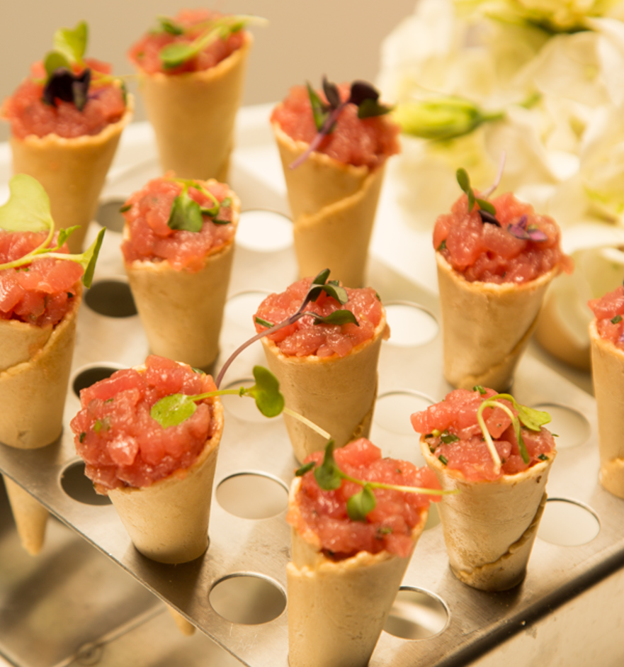 Tuna tartar in a micro cone .png
