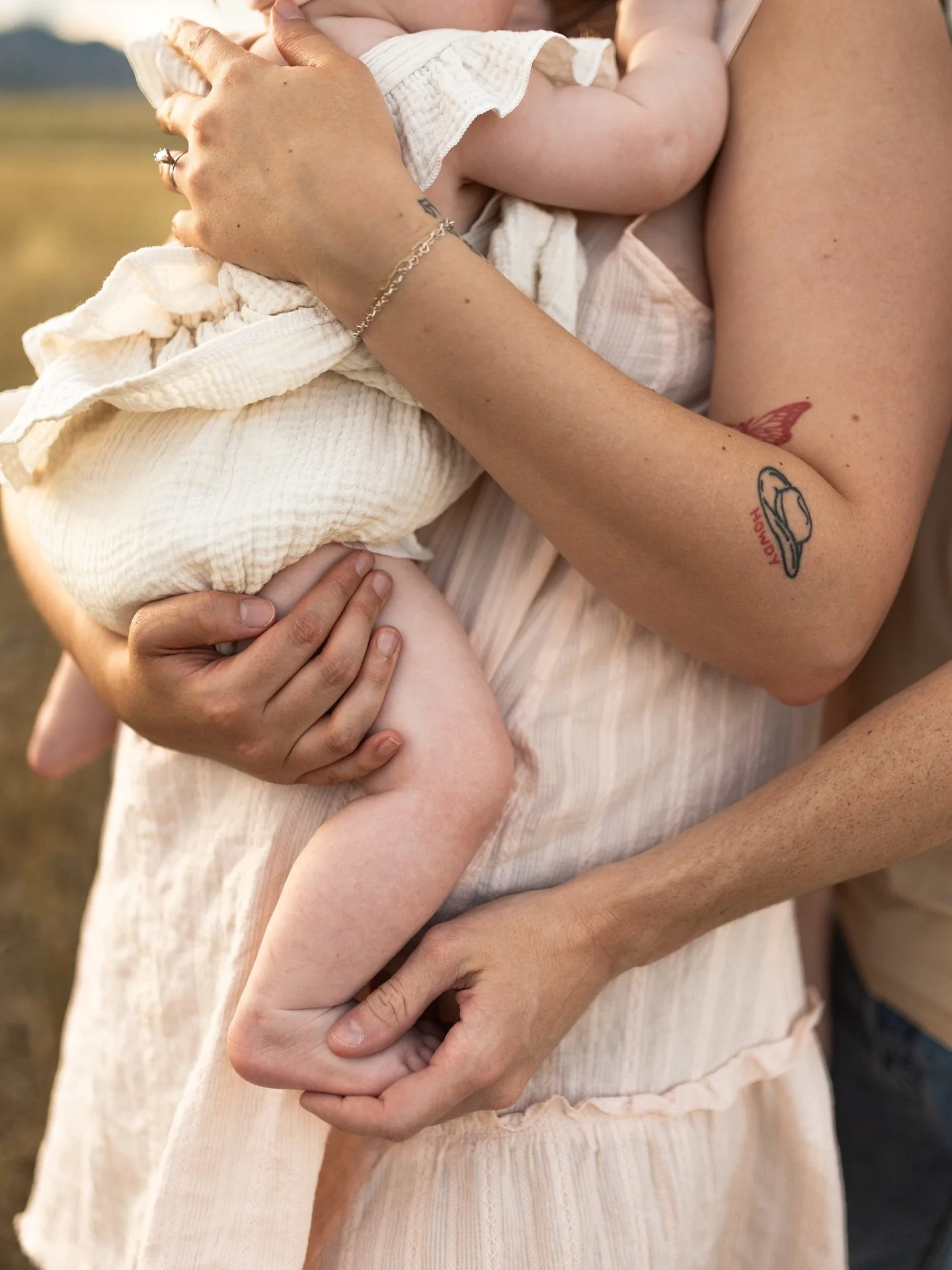 Golden hour baby✨

If you don&rsquo;t have baby fever, now you do. The cutest family🥹💕🫶

#familyphotos #familyphotoshoot #babygirl #newbornfamilysession #colorado #denver #boulder #parkercolorado #parker #centennial #portraitphotographer #portrait