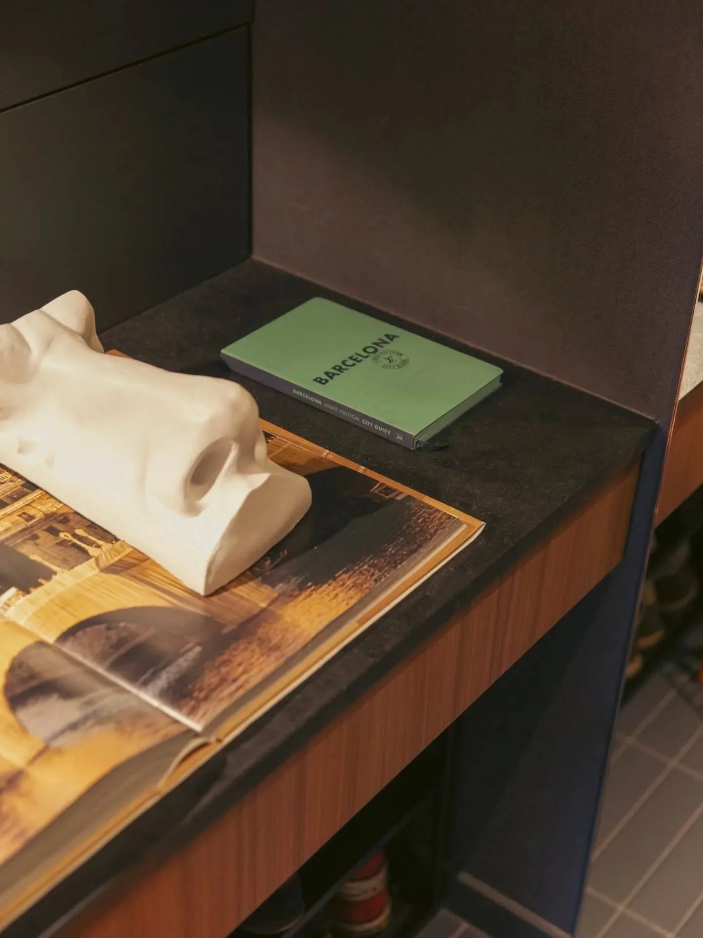 Nos gusta volver cuando los proyectos han encontrado su ritmo y se convierten en hogar. 

Se completan cuando se habitan. 

As&iacute; entendemos el dise&ntilde;o y la arquitectura. 

Monika volvi&oacute; para fotografiar desde otra perspectiva. 

📸