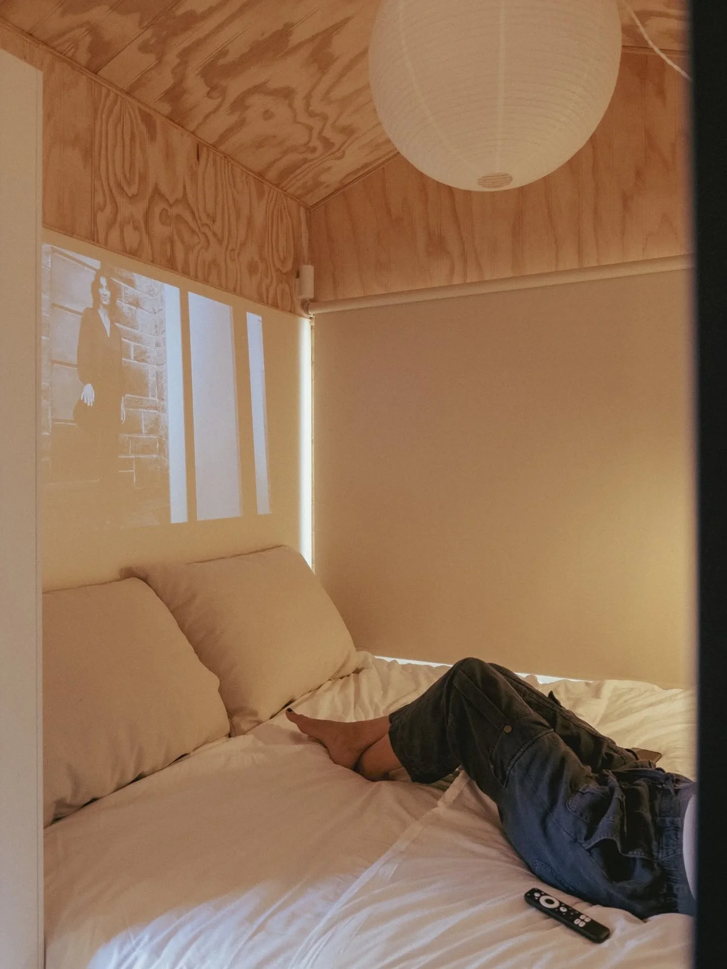 @lovestoryfx desde la Tiny Room,
o Agua y jab&oacute;n de @martariezu ?

Y t&uacute; qu&eacute; har&iacute;as?

Tiny Room para @holacampsites

: ANAIS IGLESIAS STUDIO
Crafting the timeless

#tinyhomedesign #tinyroom #nevertoosmall