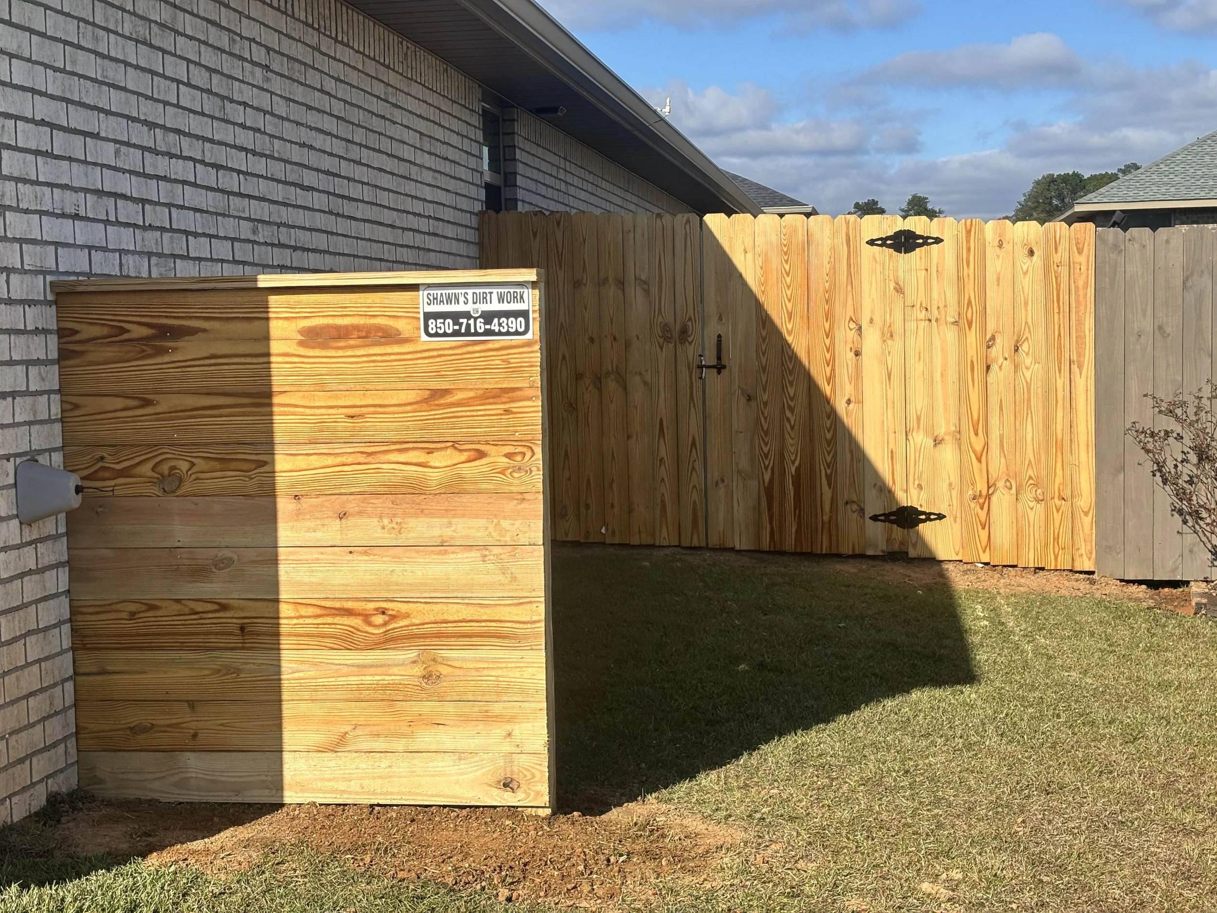 Professional fence installation services in Crestview FL for residential and commercial properties