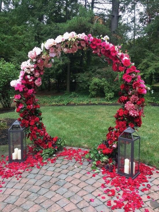 ROUND METAL FLORAL ARCH W:BASE.jpg
