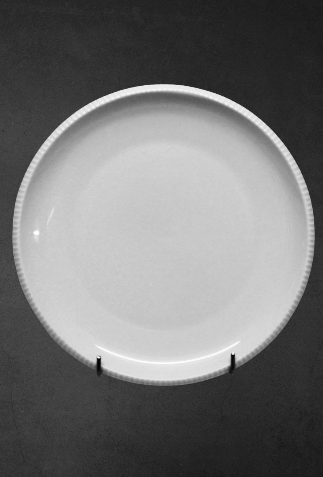 WHITE 16" ROUND SAW TOOTH BOWL