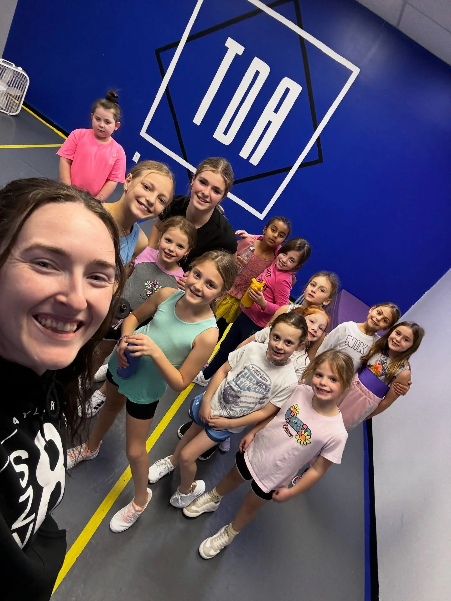 Last week was bring a friend week, we had so much fun making so many new friends!💙💛
&bull;
#taylorsdanceacademy #bringafriendweek #dance