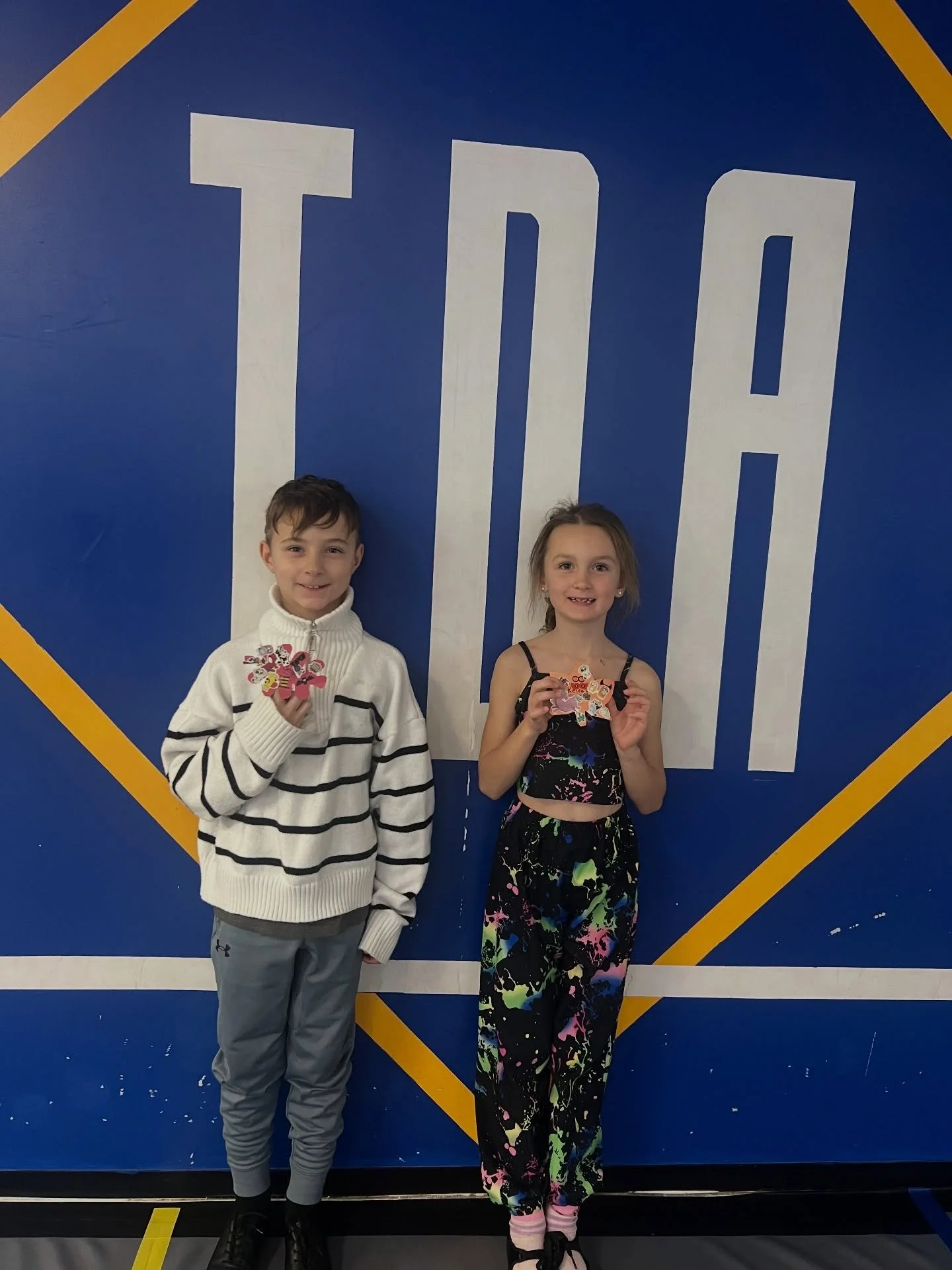 Last week our dancers took home their fall leaves and stickers!!🍂
We are excited to start the winter season and switch over to our snowflakes ❄️ 
&bull;
#winter #taylorsdanceacademy #recreationaldance