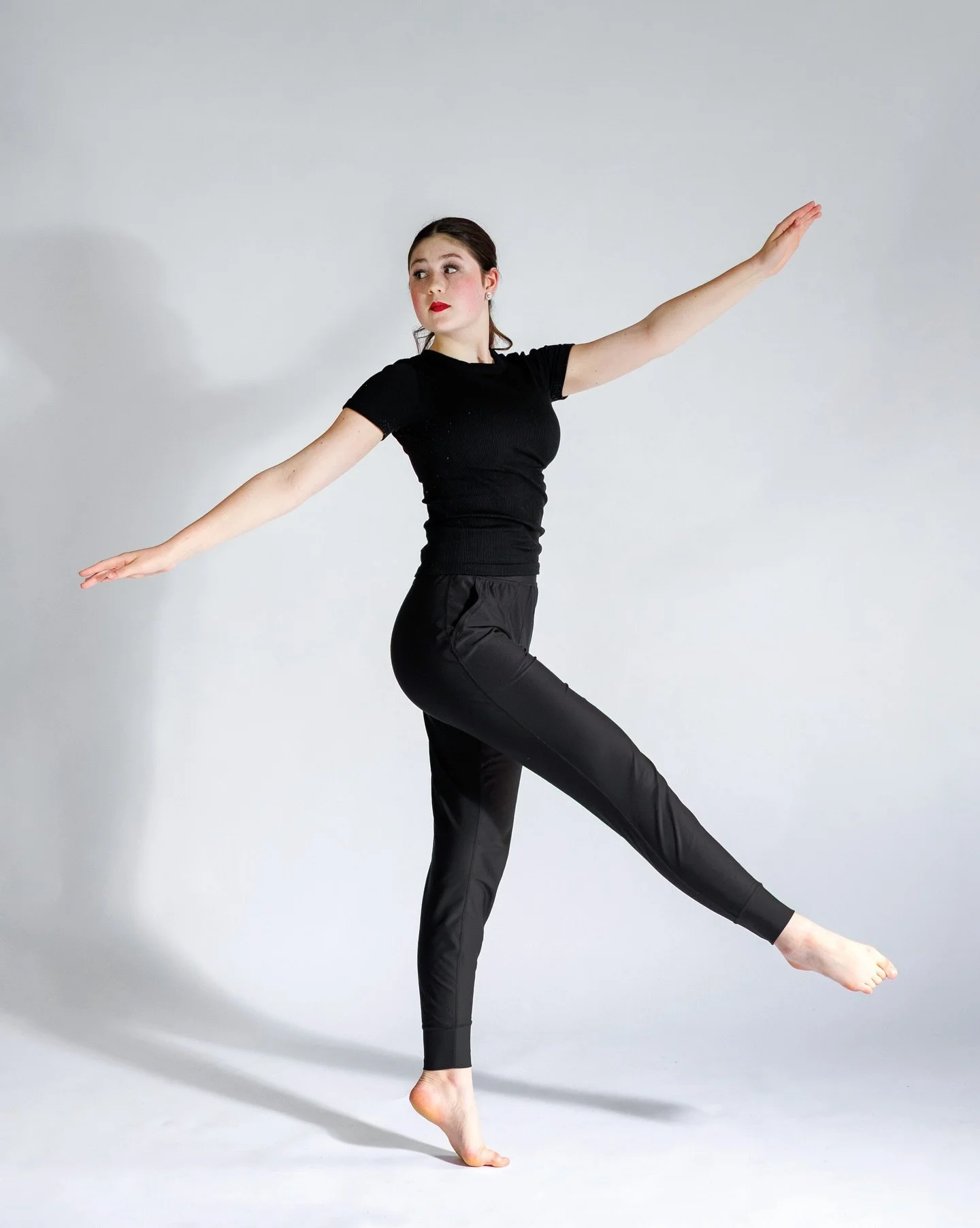 We&rsquo;d like to wish a very Happy Birthday (yesterday) to Ella!! One of our Junior Teachers, who is such a kind and thoughtful role model within our dance family.  Grateful to have you Ella! 🫶🏻
&bull;
#taylorsdanceacademy #dance #danceteacher #h