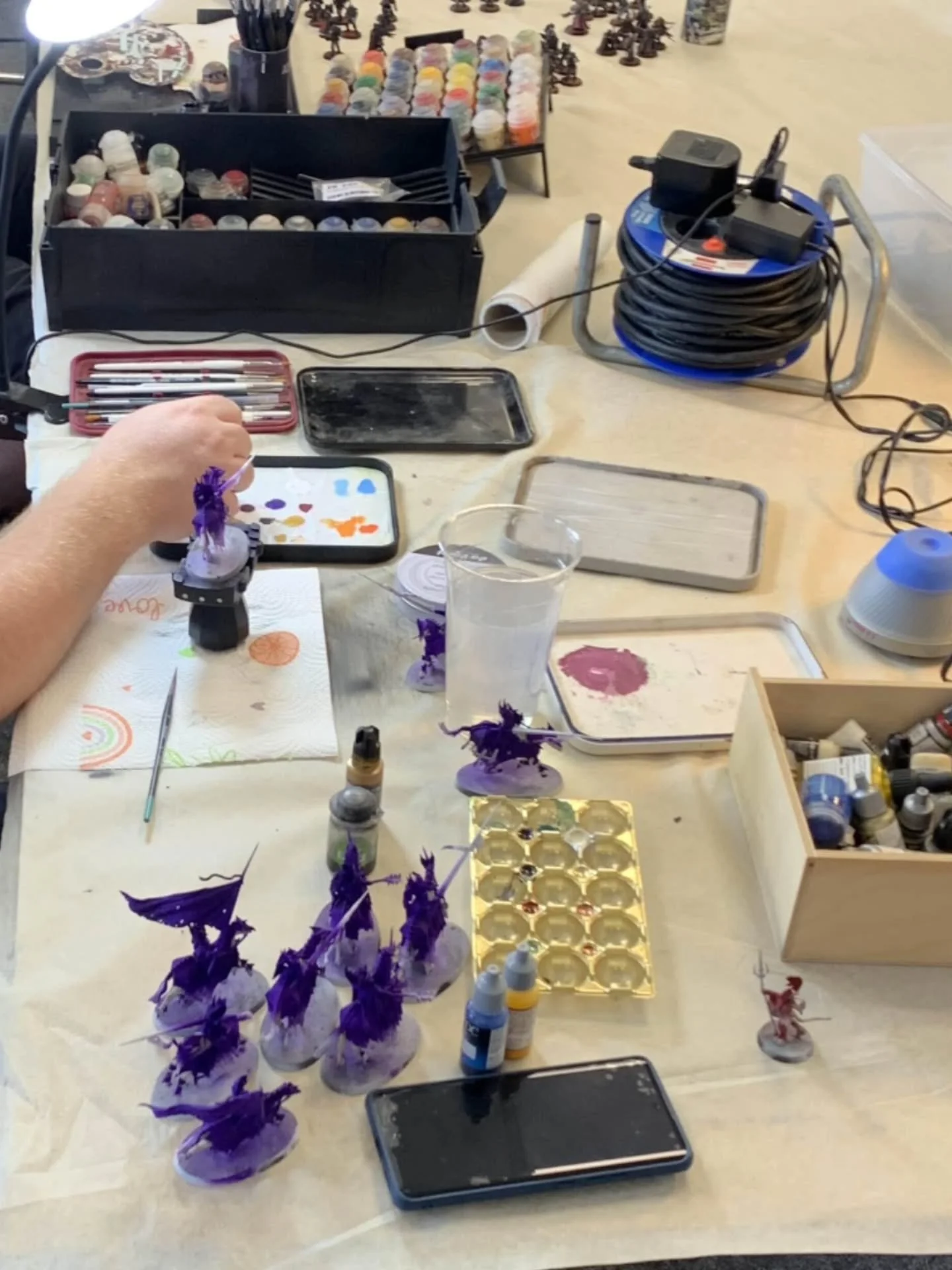 Heute gibt es ein paar Impressionen von unserem gestrigen Malmarathon, da der Feiertag natürlich genutzt werden muss.
.
.
.
.
#Warhammer #warhammer40k #forgeworld #gamesworkshop #paintingwarhammer #miniaturepainting #miniatures #mini #rosenheim