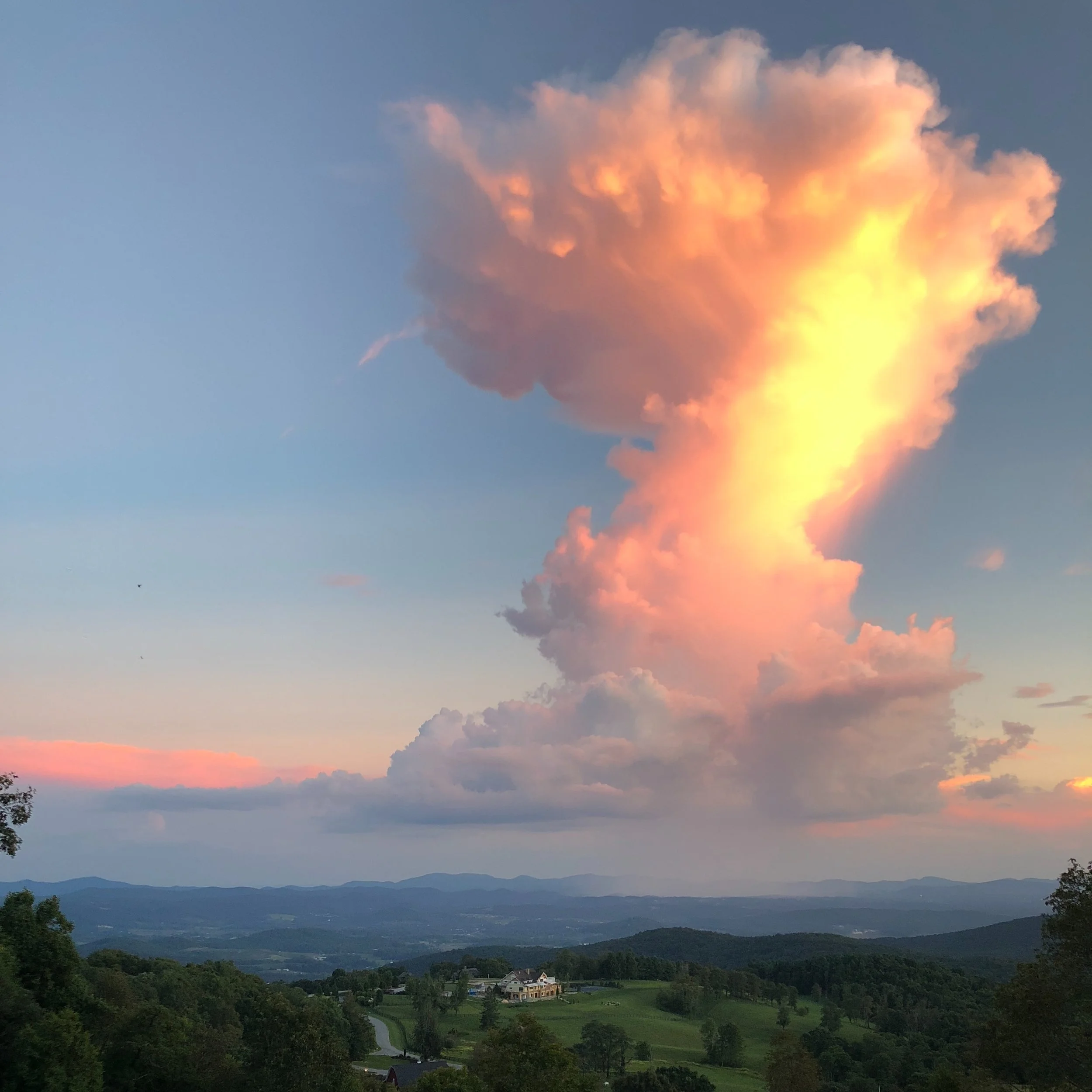 🌄Golden hour on full display, every day. If you&rsquo;re looking for an unobstructed long range panorama right from your back deck, 89 N Snow Ridge Drive is spectacular!

89NSnowRidge.com

🔗Link in bio to see full listing details

Listed: Ashton Pe