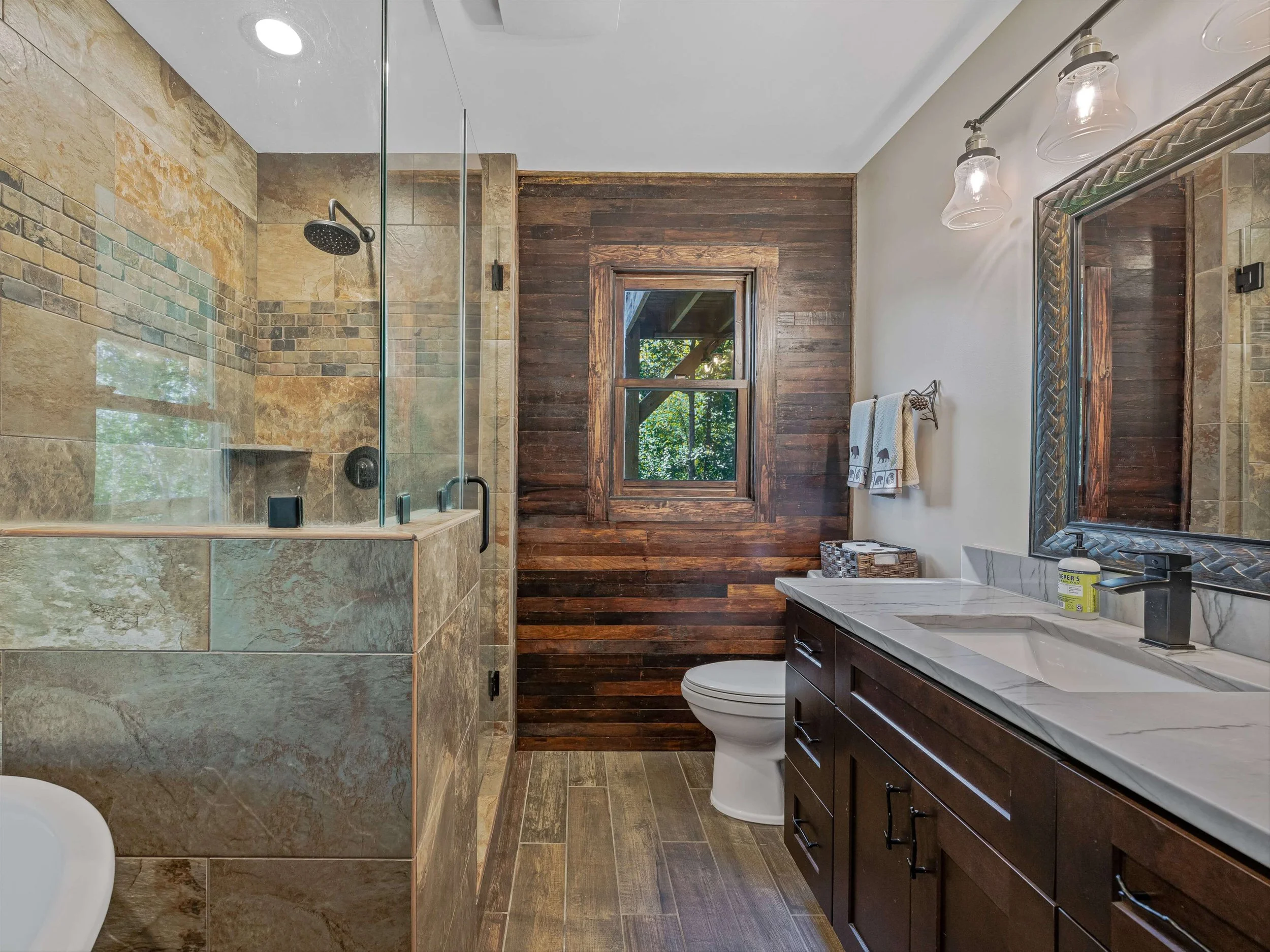 30-382 BLACK OAK COVE-30.jpg