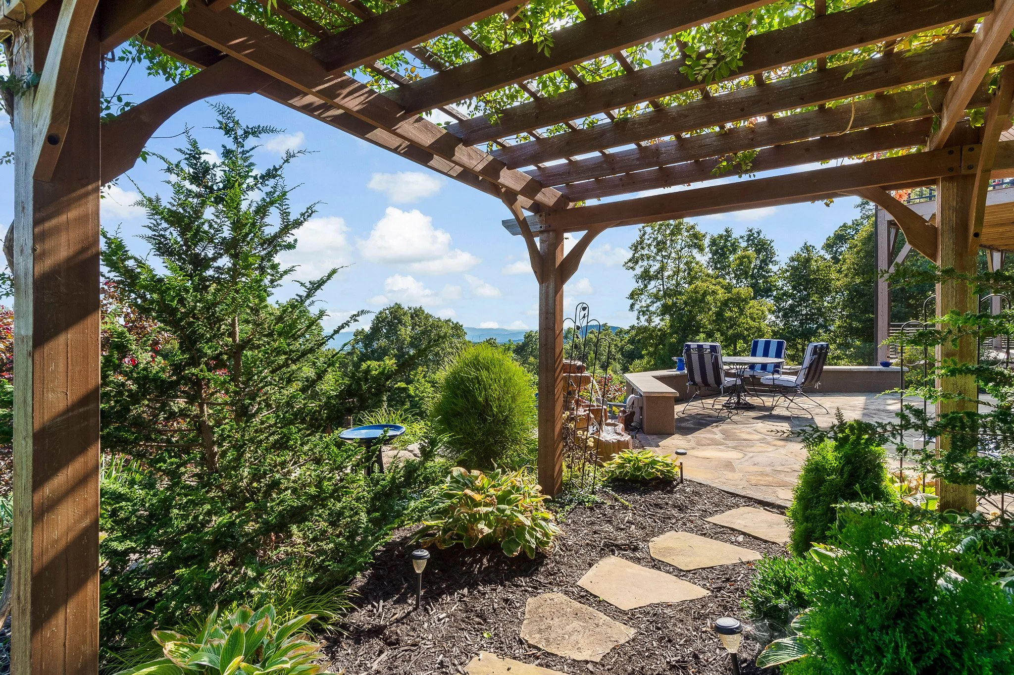 320 Summerset Dr-print-027-013-Patio-4200x2796-300dpi.jpg
