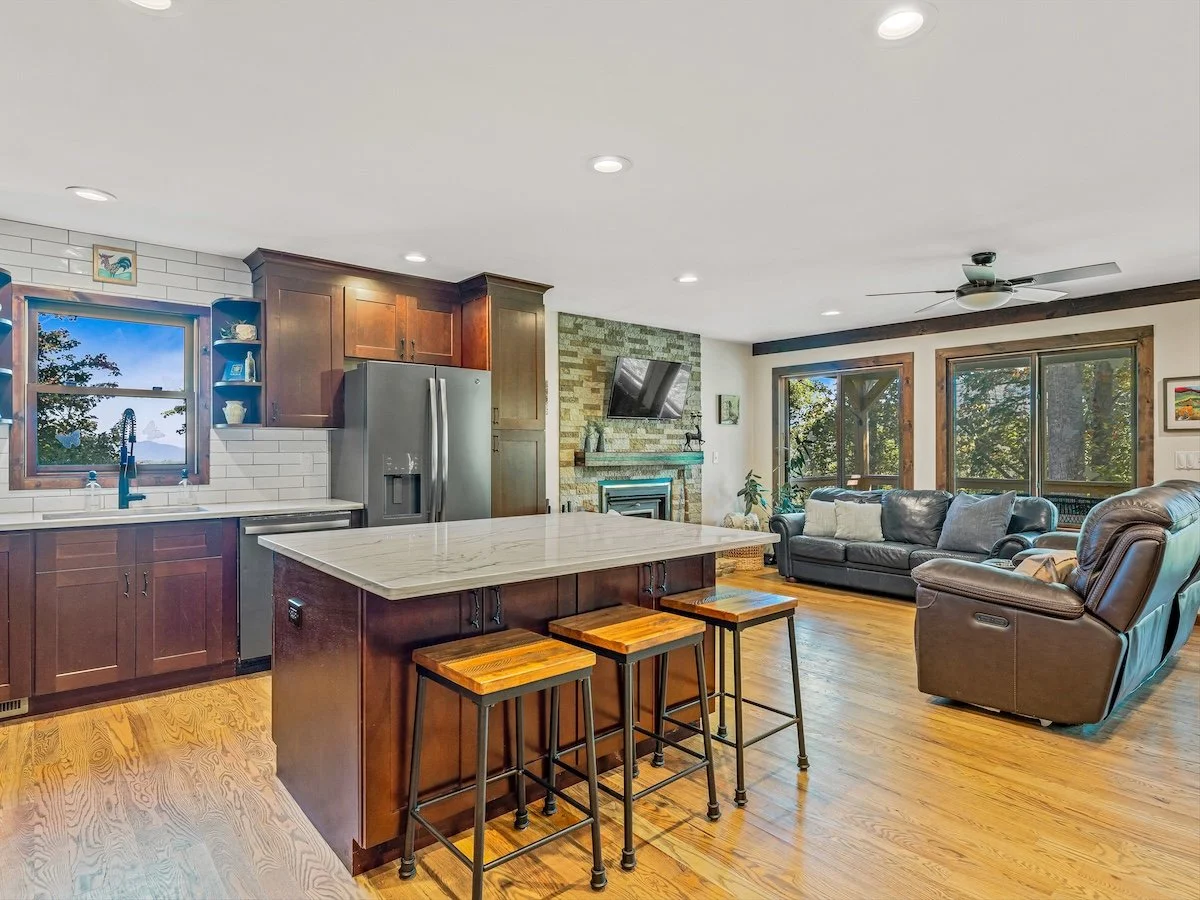 12-382 BLACK OAK COVE-12.jpg