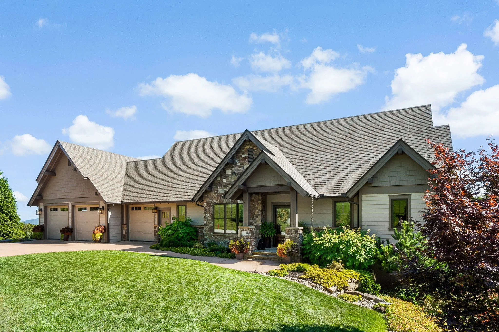320 Summerset Dr-print-004-022-Front-4200x2796-300dpi.jpg