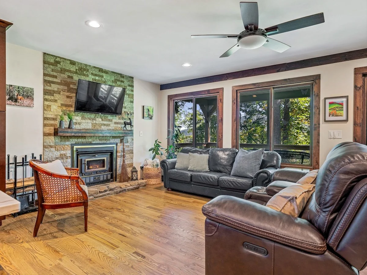 17-382 BLACK OAK COVE-17.jpg