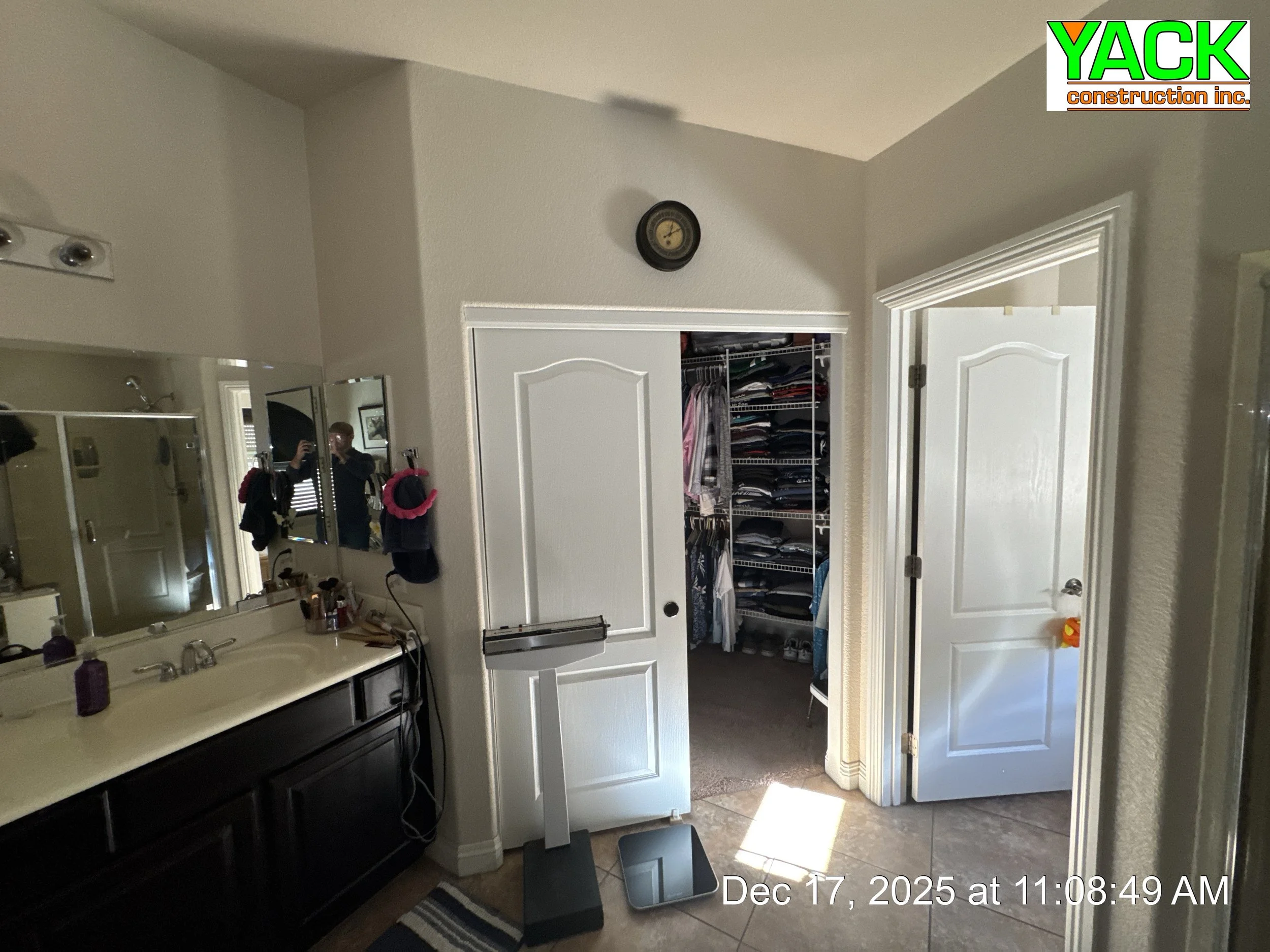 BATHROOM REMODEL (BEFORE)