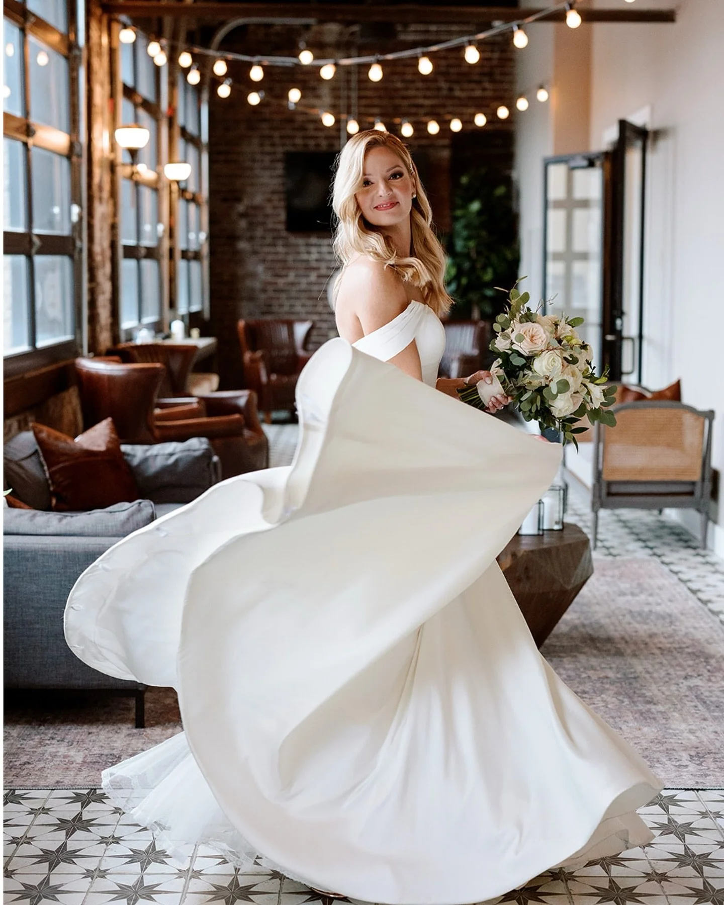 After years of waiting, reschedules, and a total change in plans from their original NYC wedding, Abby + Drew&rsquo;s day finally came together at @harperhalllex in the best way possible.

🍂 photos on Catalpa Avenue with the most beautiful fall colo