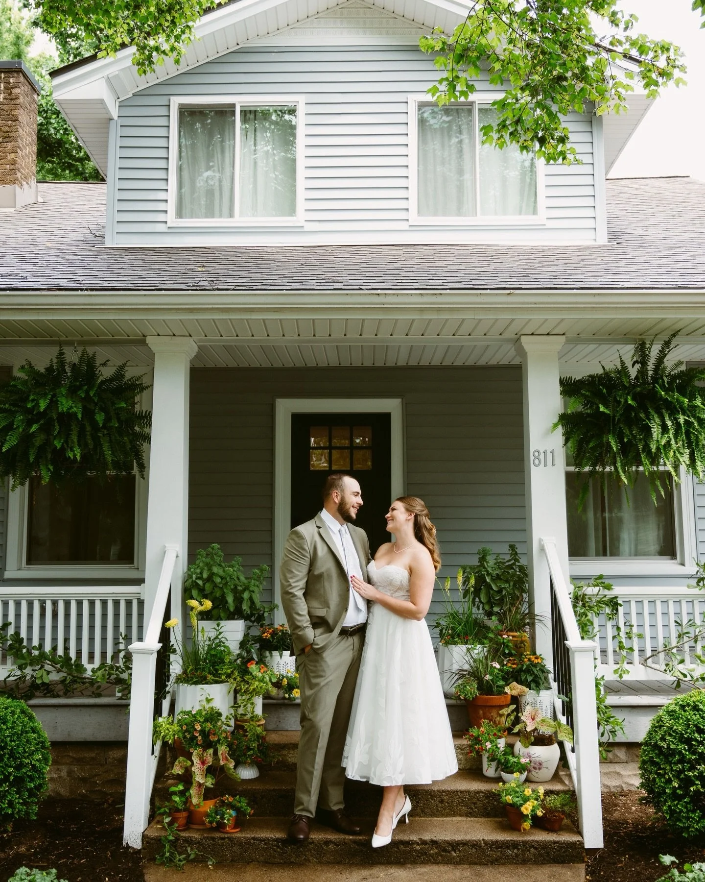 Carter + Trey&rsquo;s day was intimate, meaningful, and perfectly them. 🤍

They were married on the front steps of their home, surrounded by a small group of family and friends, with champagne flowing as guests arrived. When the rain started creepin