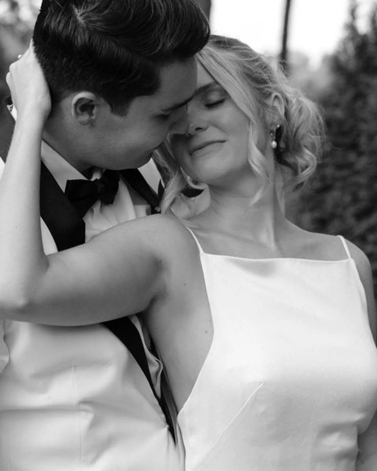 A September wedding straight out of Twilight 🌙

Venue @heartlandofversailles
Photography @katiemichaphotography
Coordination @bourboncityevents
Catering @daraeandfriends
DJ @clearprodj
Florals @theflowerlady_ky
Rentals @goff_tents
Cake @tinkerscakes