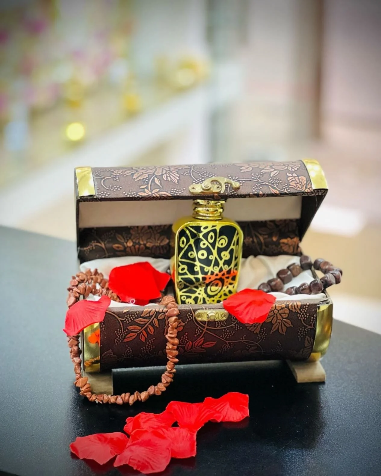 A treasure chest of elegance ✨ This golden perfume bottle is a scent of mystery and luxury. 🌹 
.
.
.
.
.
.
.
.
#aquador #perfume #dubai #cyprus #fragrance #luxuryperfume #scentoftheday #perfumecollection #perfumelover #eleganceinabottle #fragrancelo