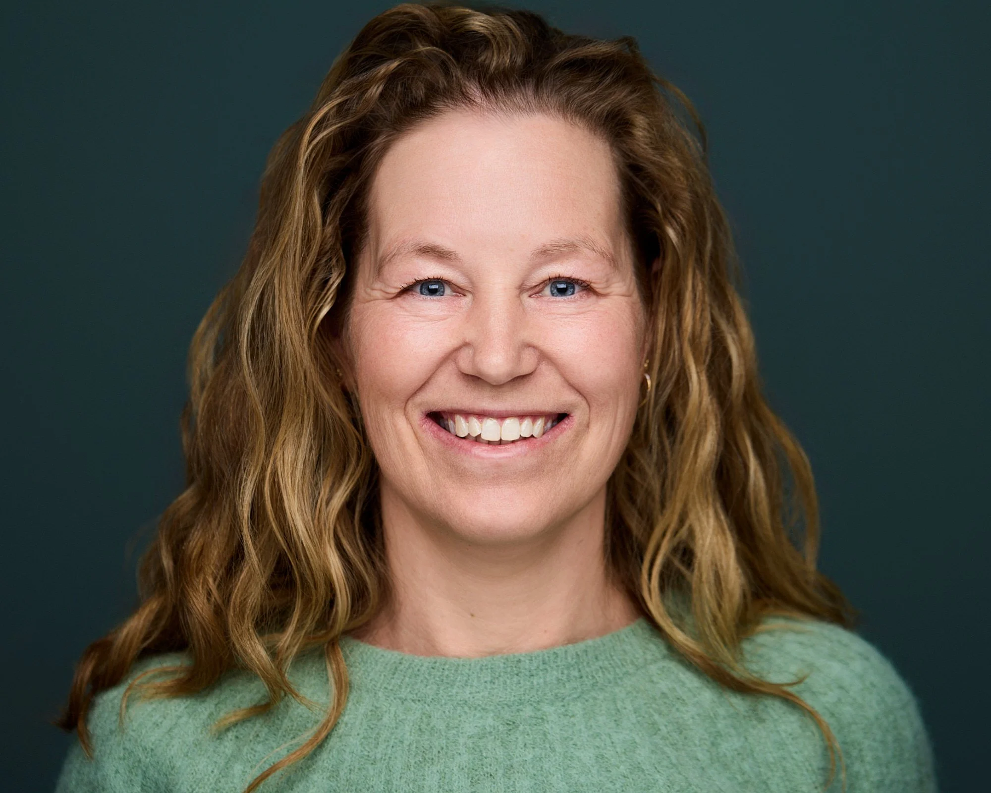 Linda headshot- Stefan Lens visusals.jpg