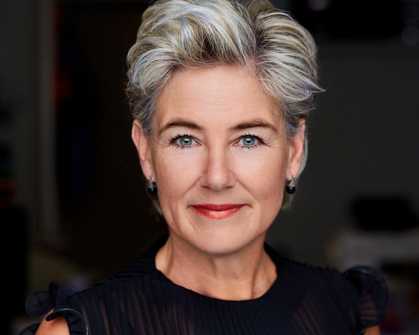 Sandra - zakelijke headshot-1.jpg