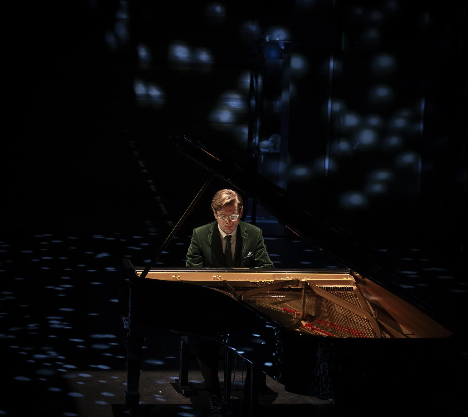 Vikingur Olafsson.jpg