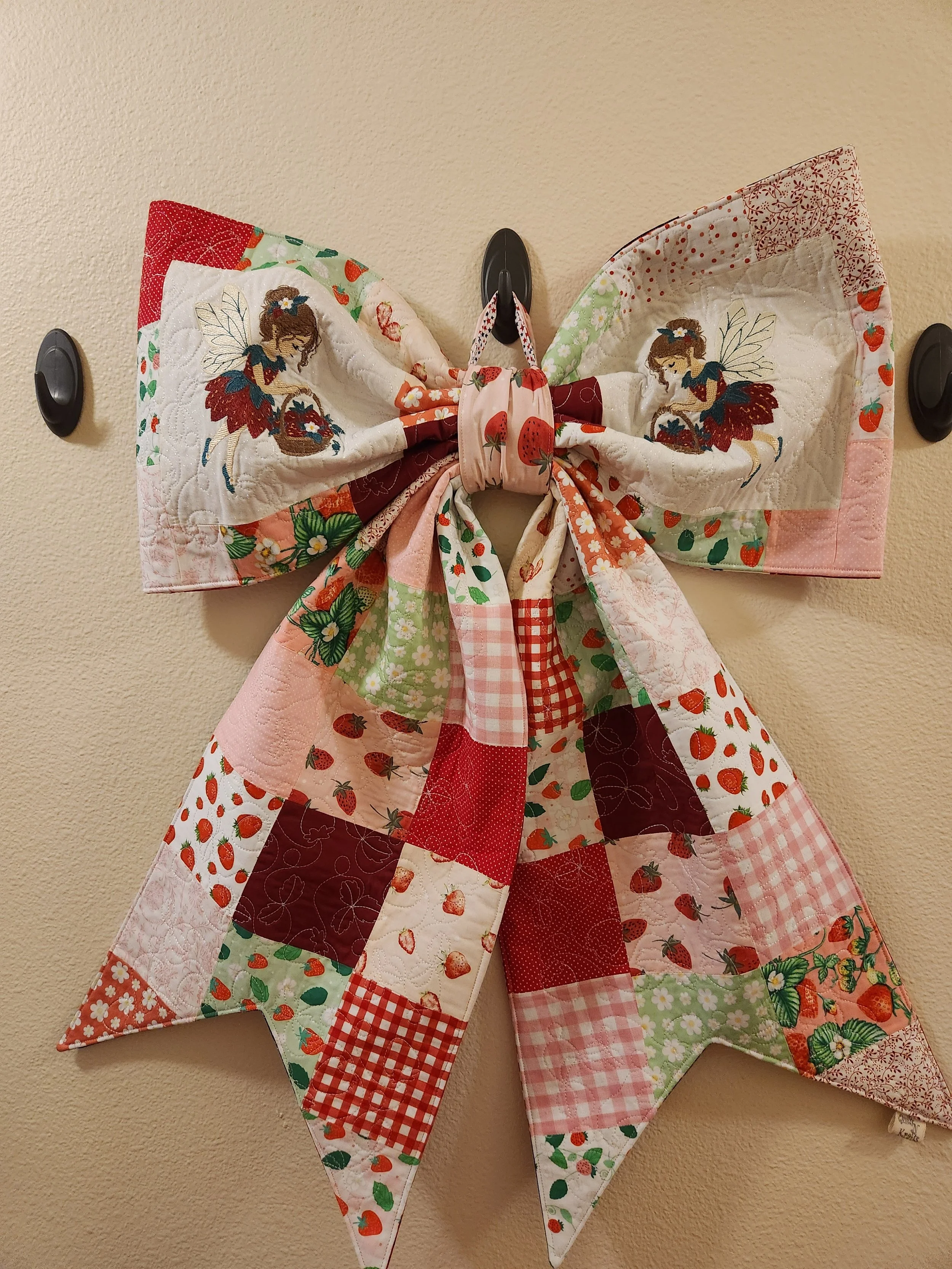 Quilted Reversible Bow Wall Hanging