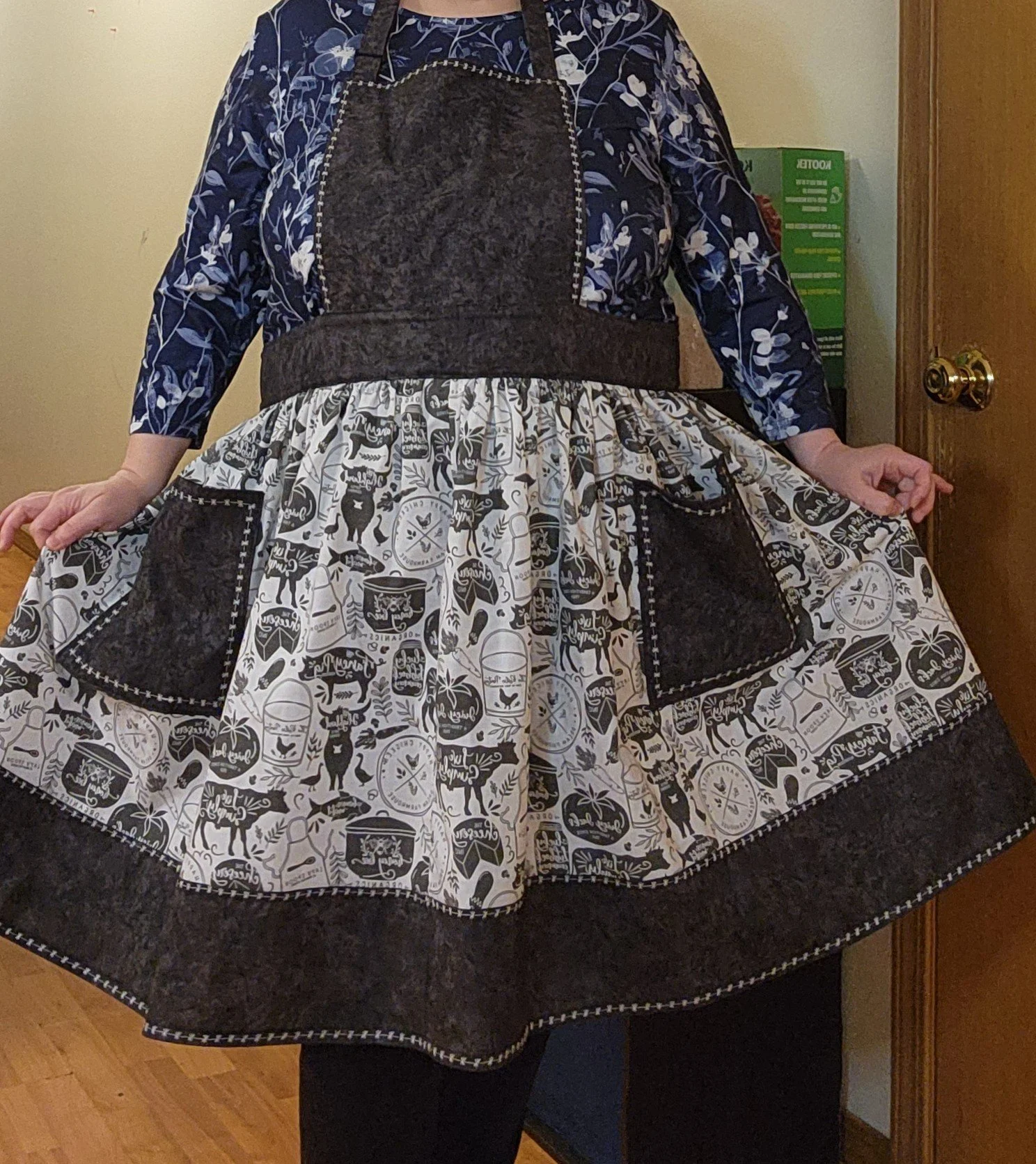 Vintage Charm Kitchen Apron