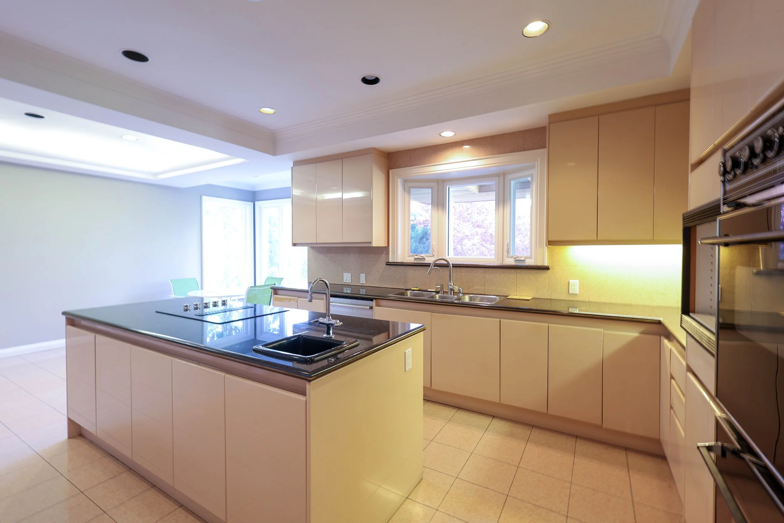 11 Kitchen.jpg