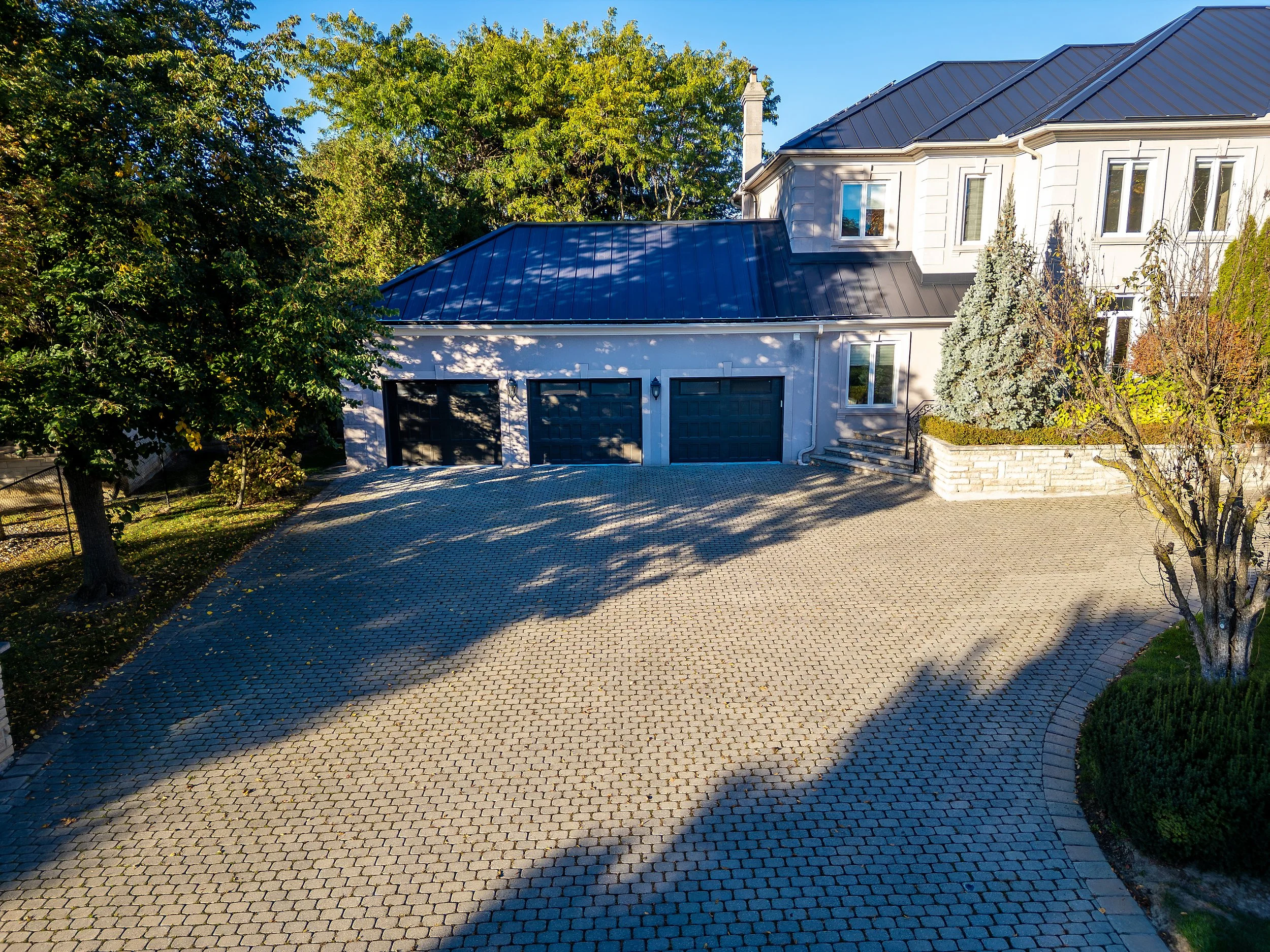 4 Front garage.jpg