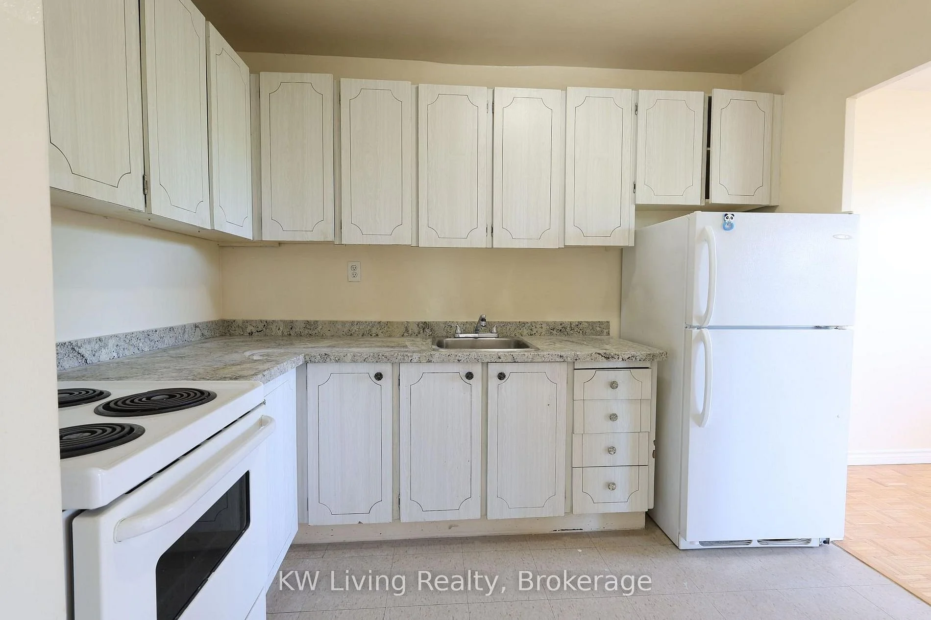 16 Kitchen.JPG