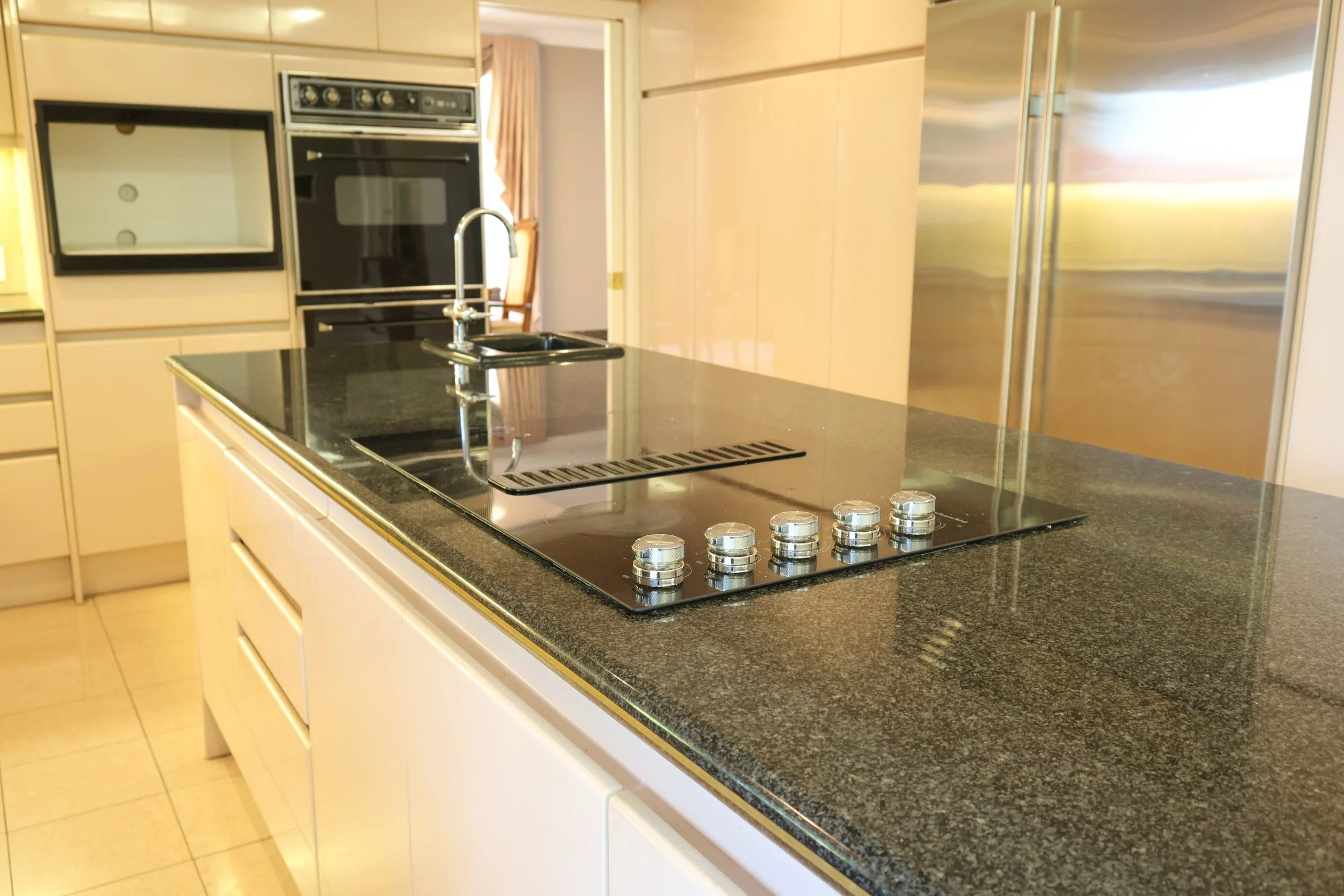 14 Kitchen.JPG